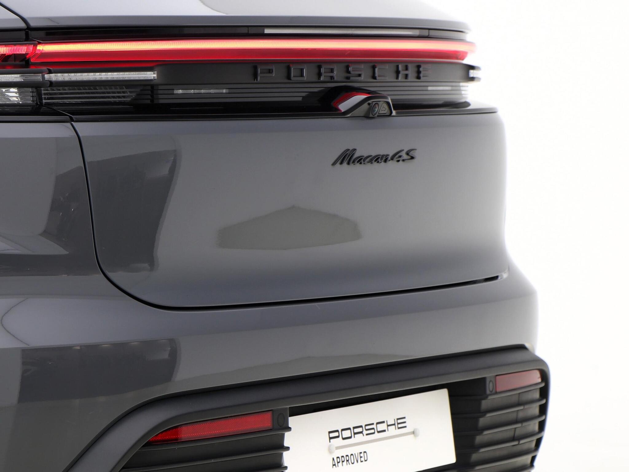 Porsche Macan view 20