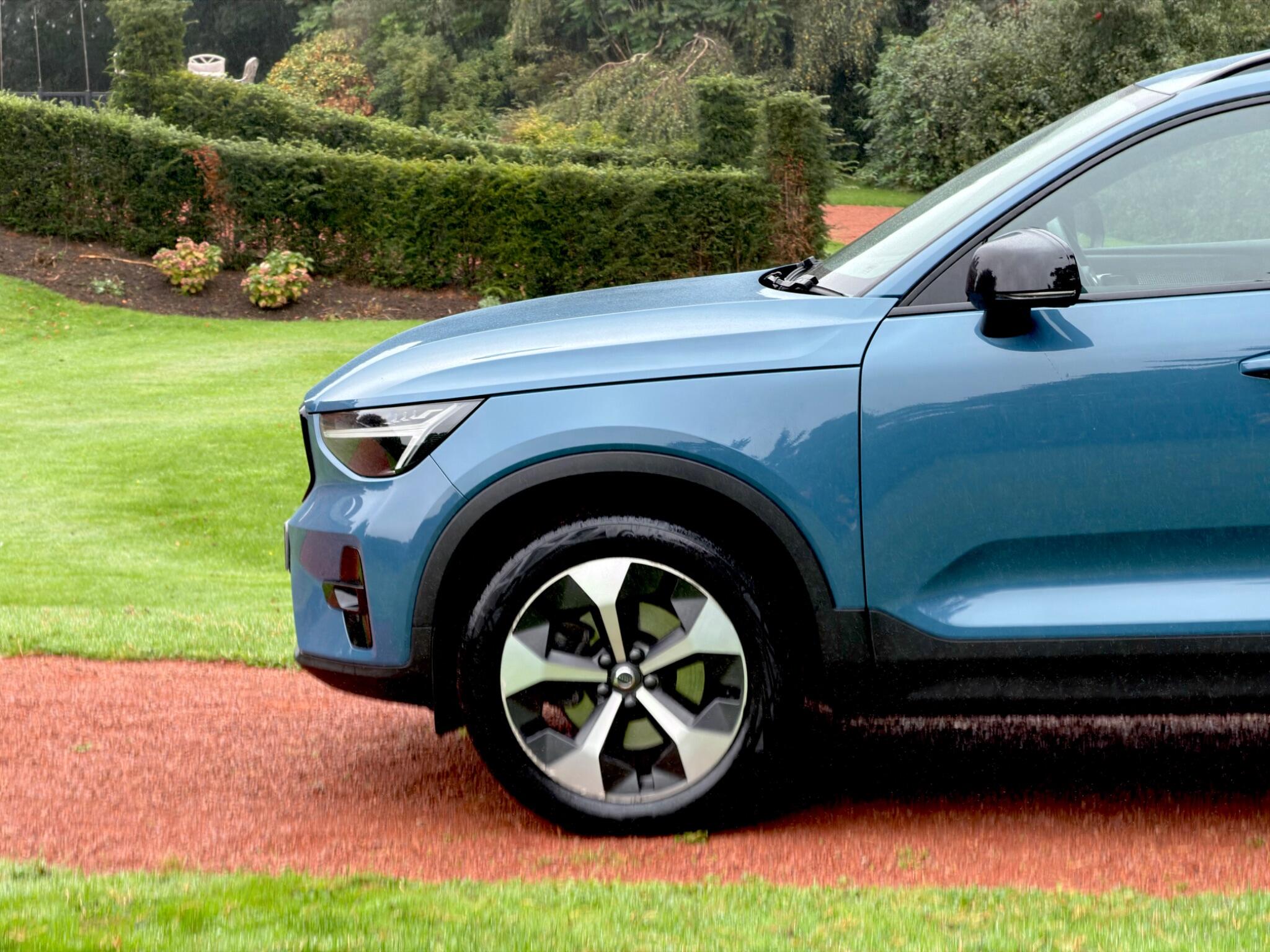 Volvo XC40 view 18