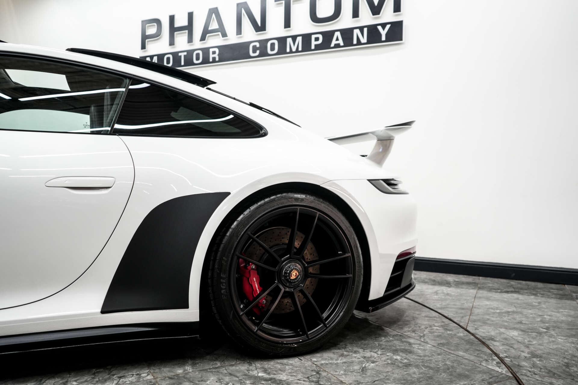 Porsche 911 view 8