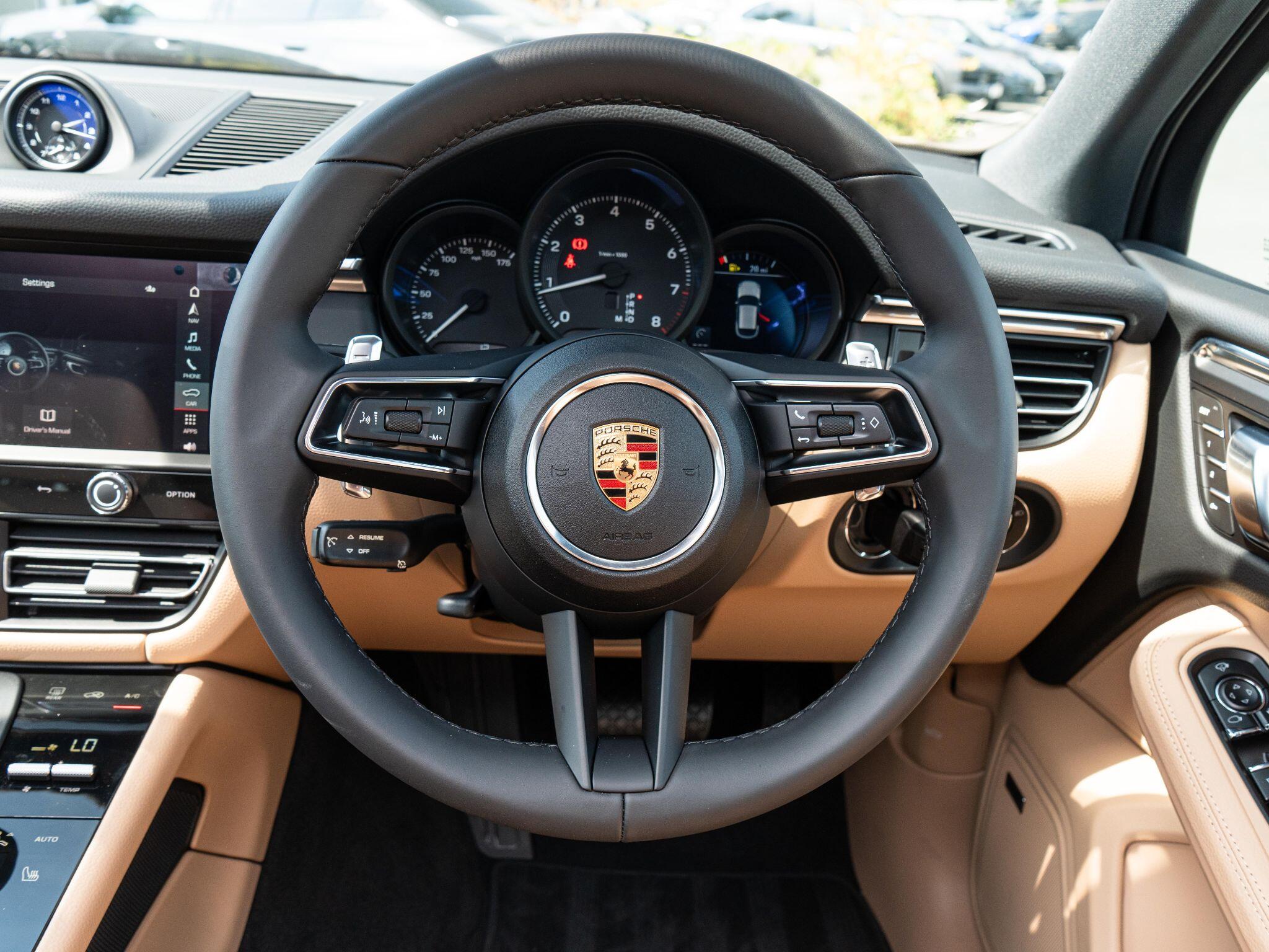 Porsche Macan view 26
