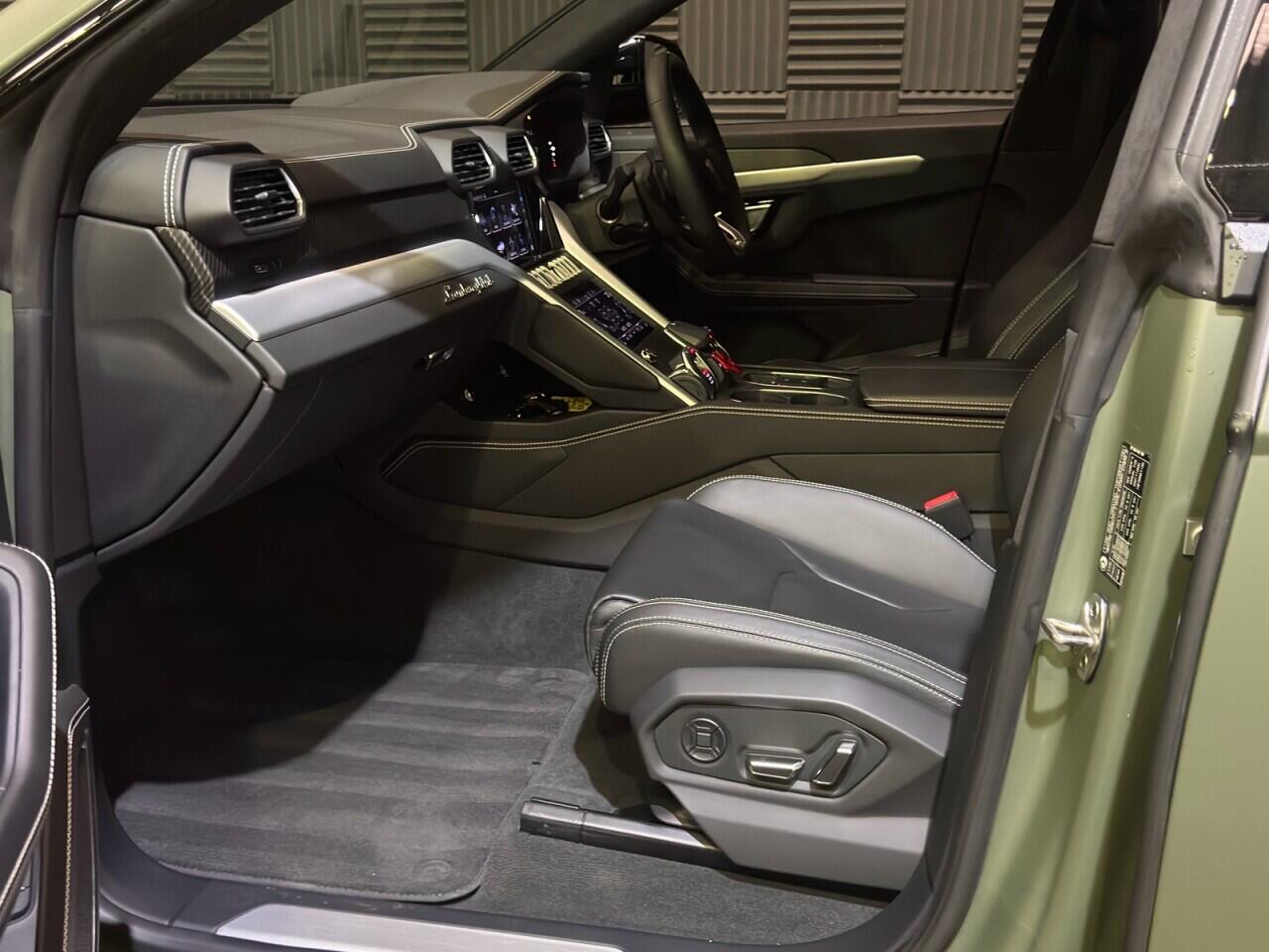 Lamborghini Urus view 24