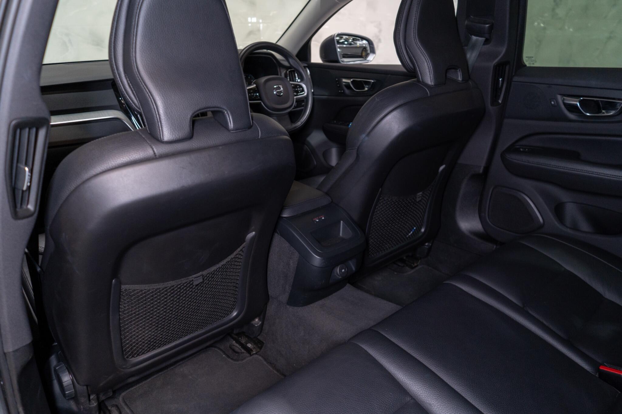Volvo V60 Cross Country view 16
