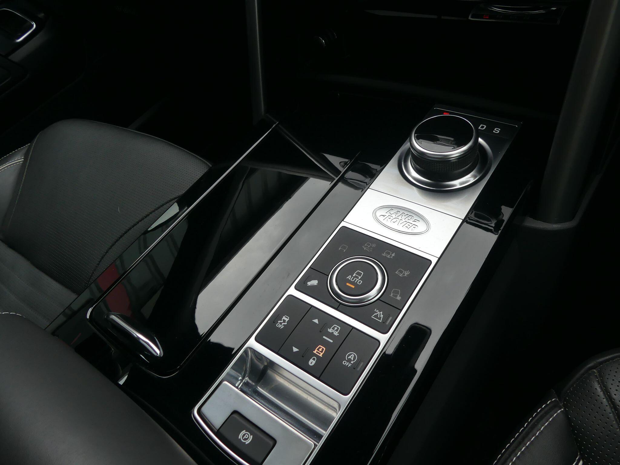 Land Rover Discovery view 16