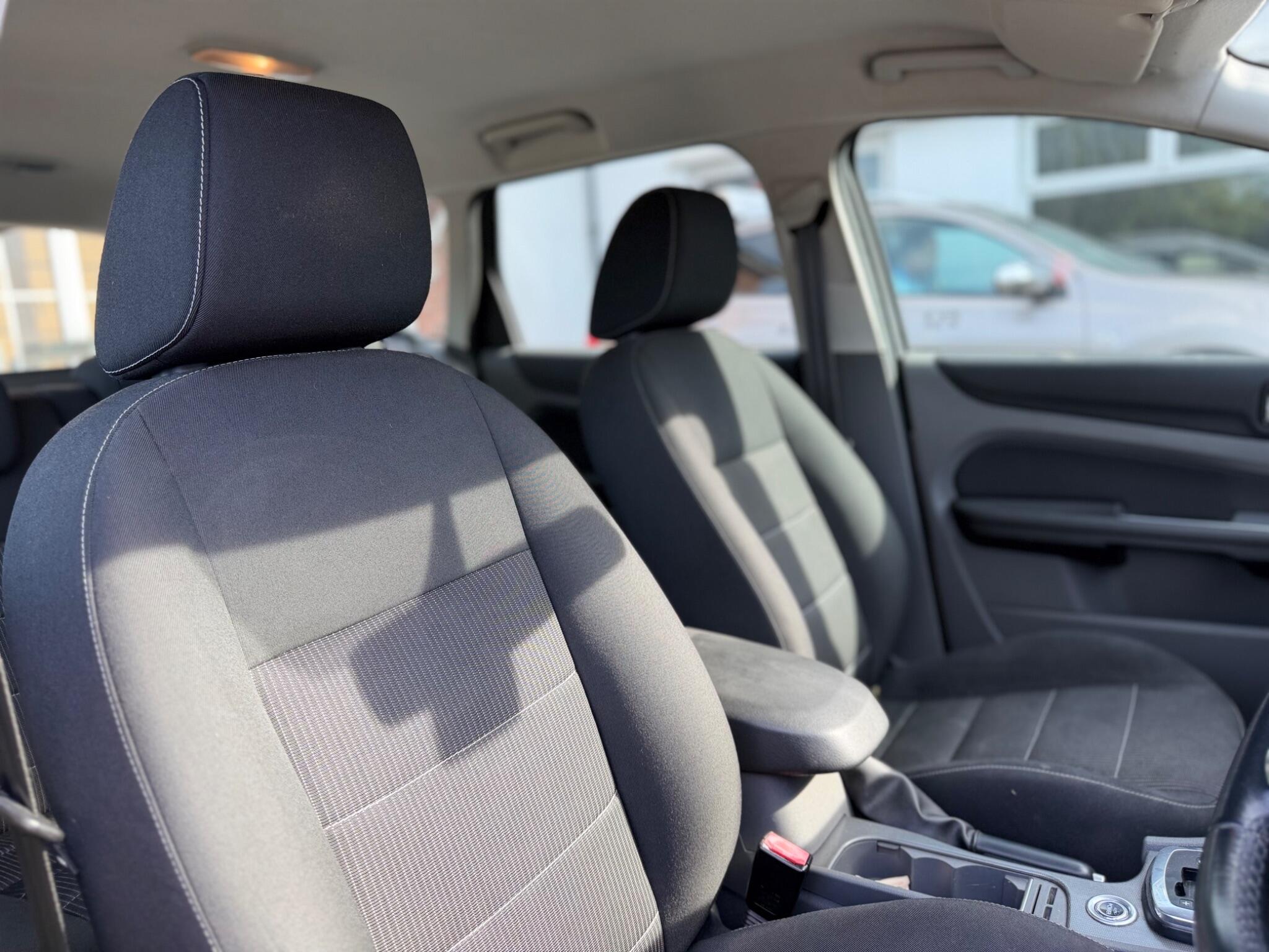 Ford Focus view 10