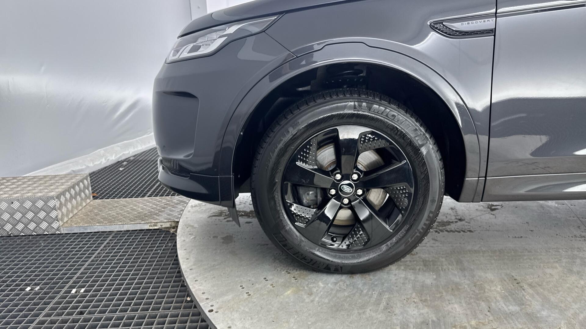 Land Rover Discovery Sport view 27