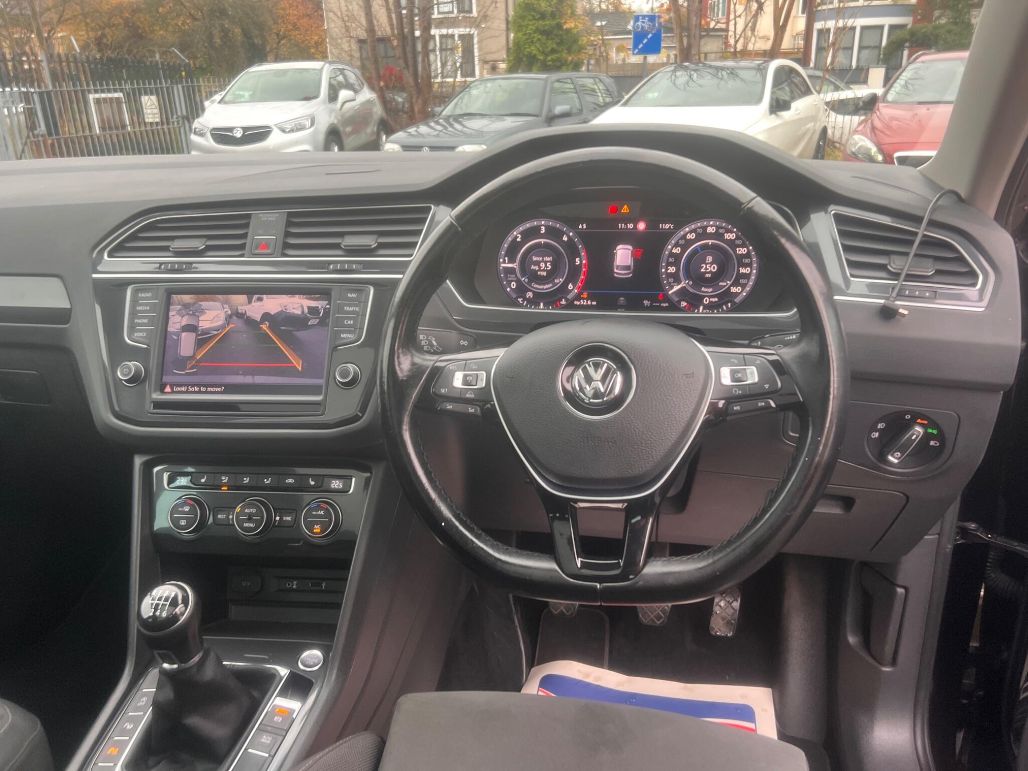 2017 Volkswagen Tiguan 2.0 TDI BlueMotion Tech SEL Euro 6 (s/s) 5dr • 52,000 miles image 11