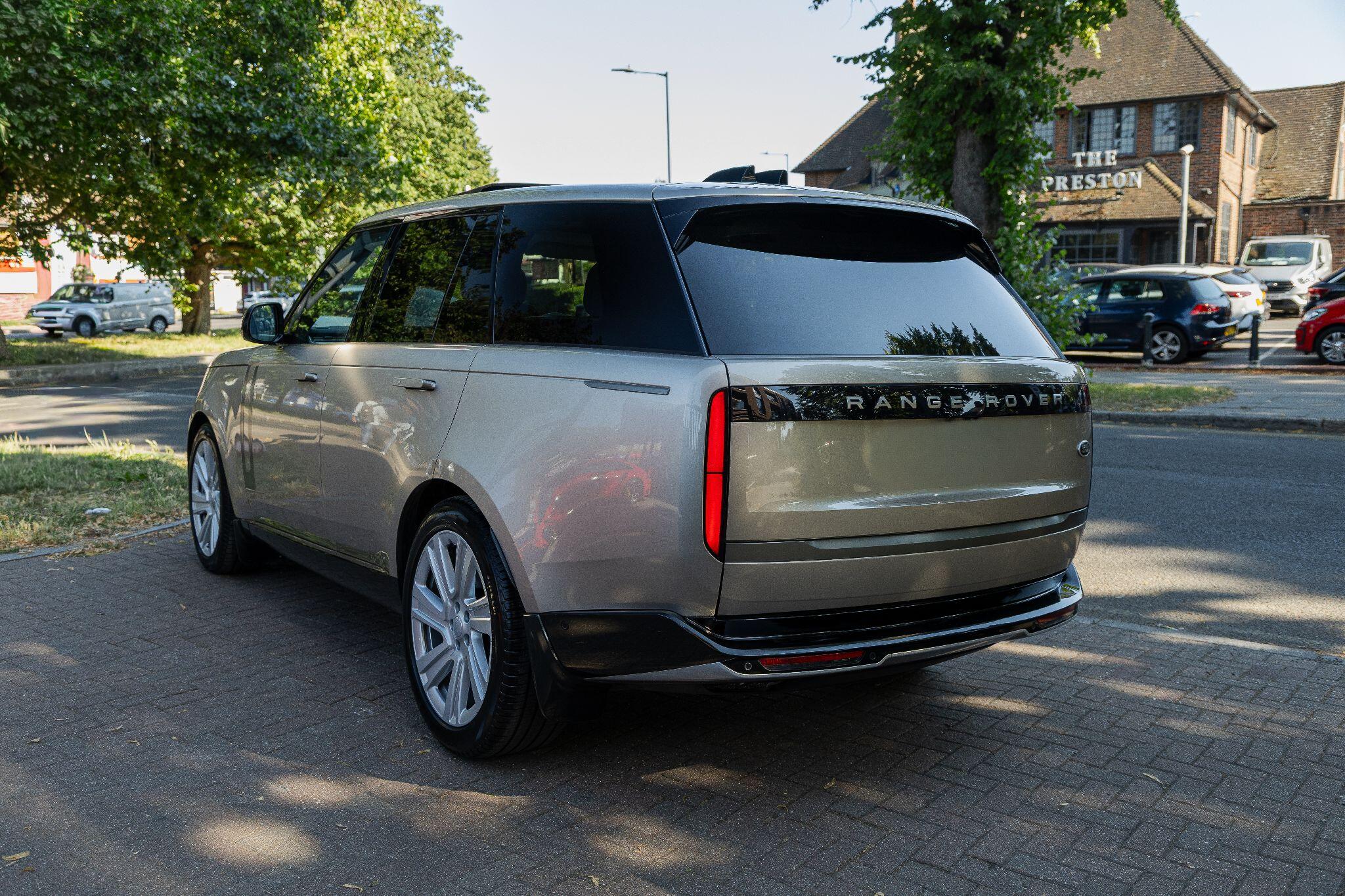 Land Rover Range Rover view 4