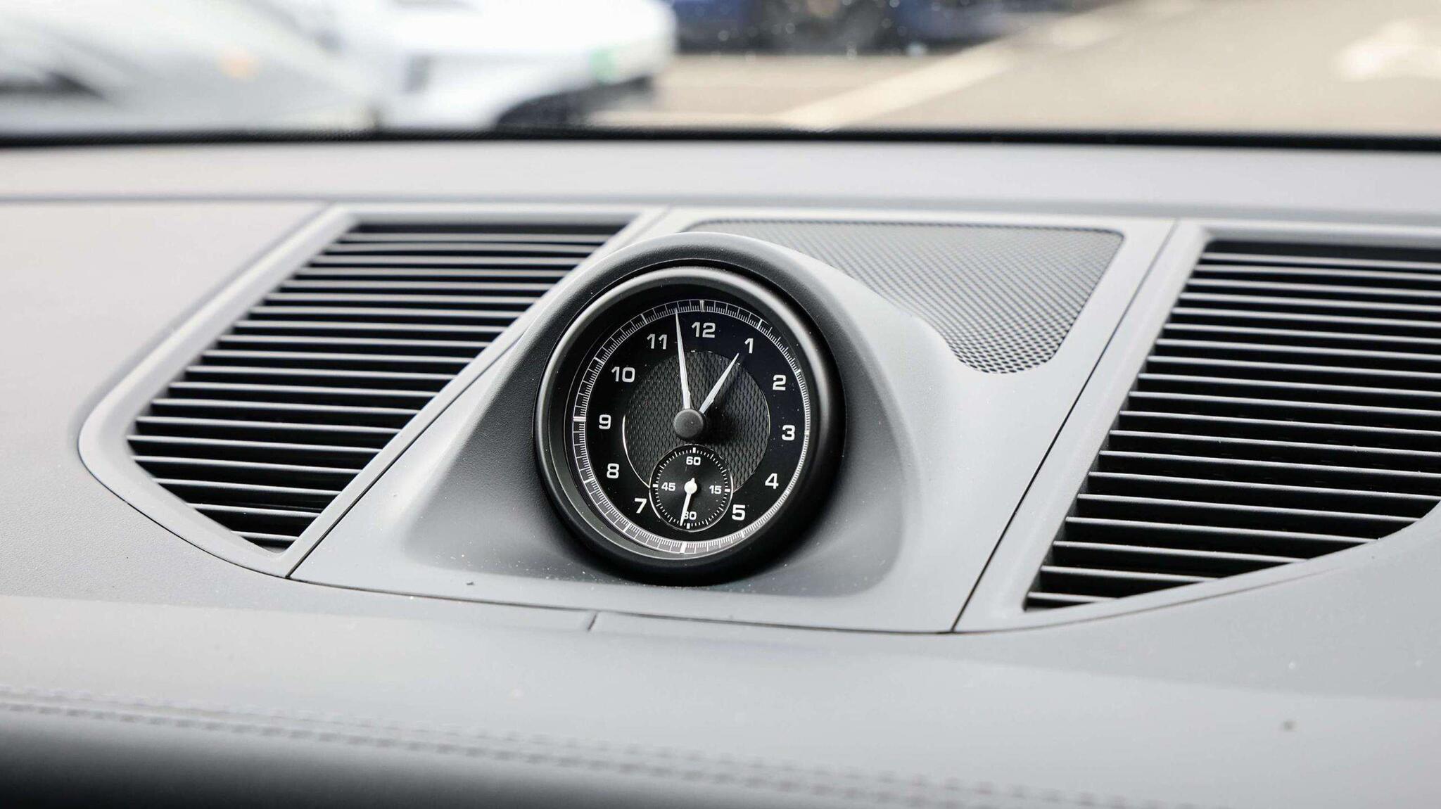 Porsche Macan view 21