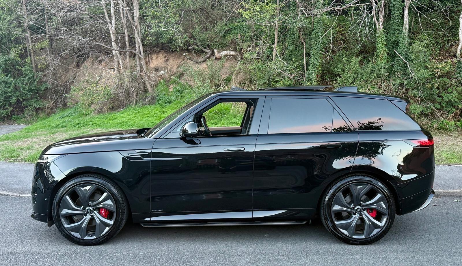 Land Rover Range Rover Sport view 3
