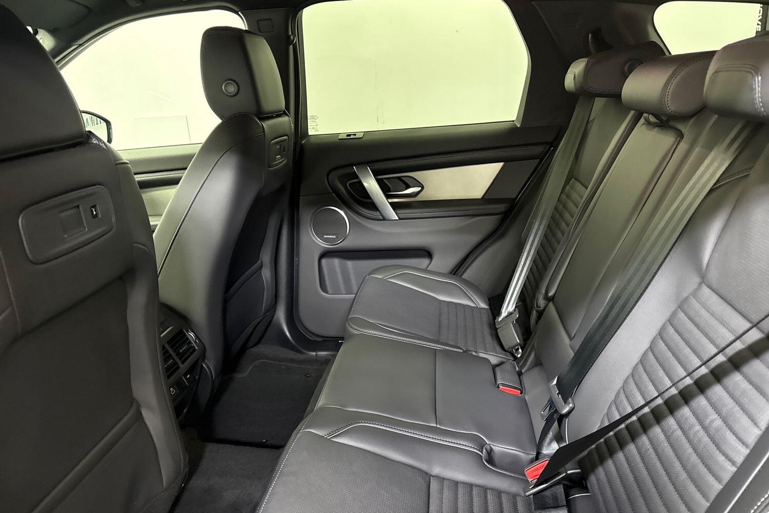 Land Rover Discovery Sport view 16
