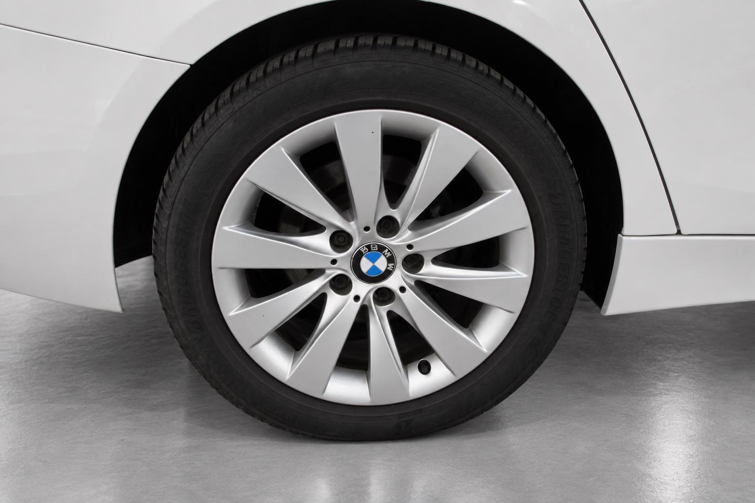 BMW 3 Series view 58