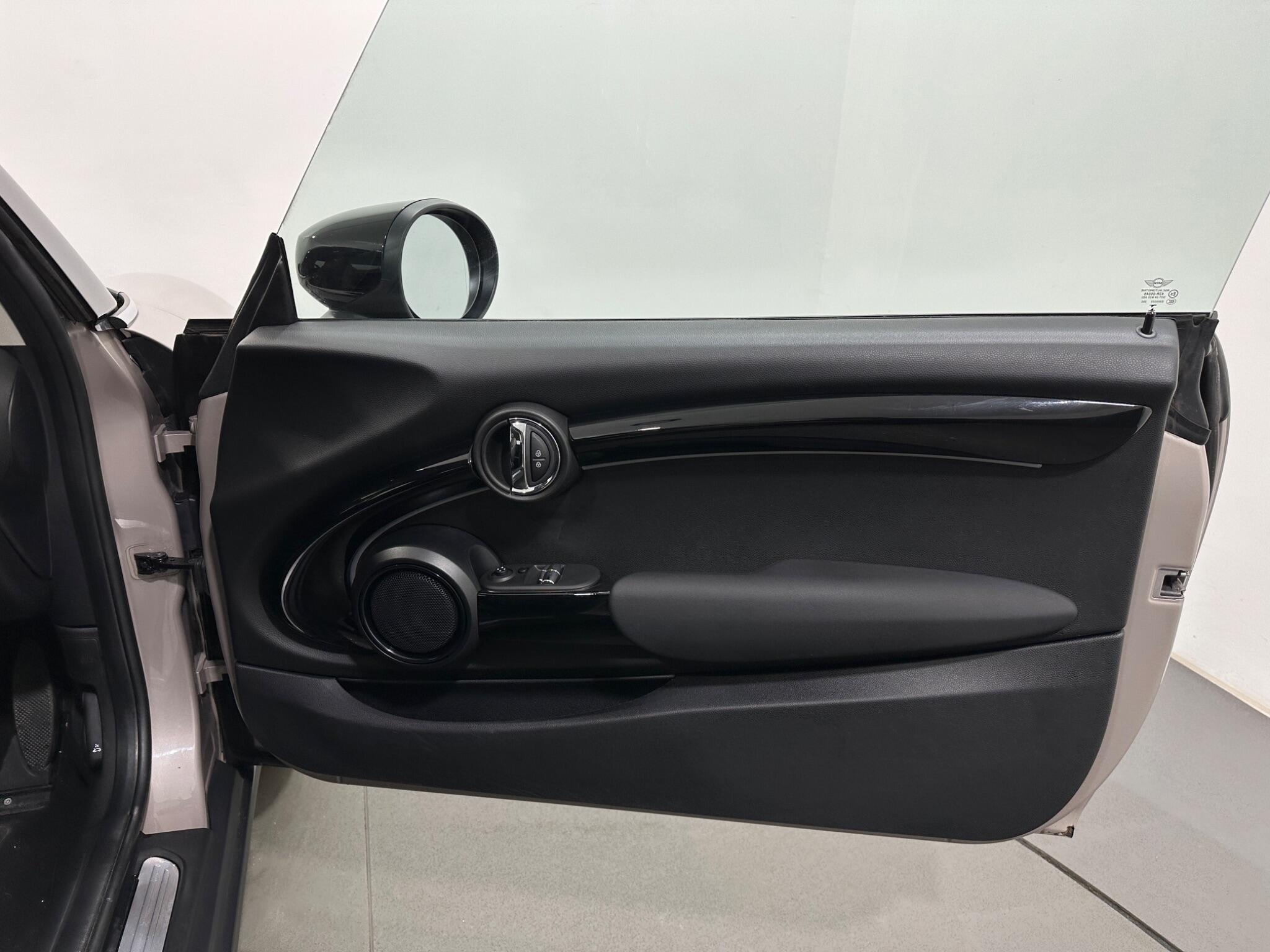 Mini Hatch view 35