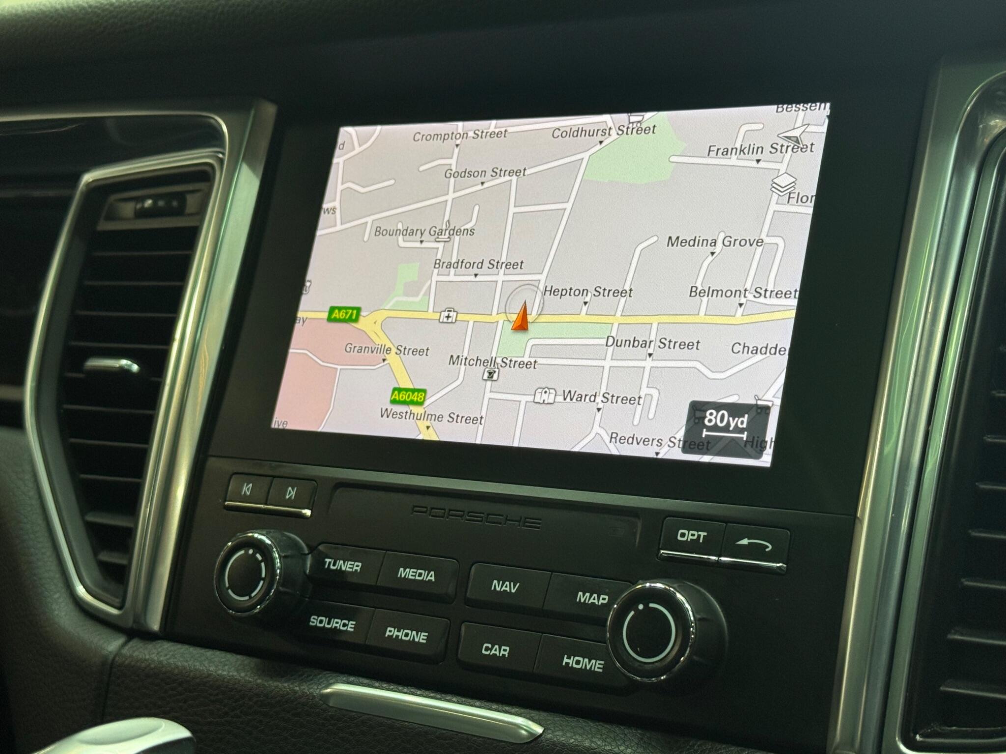 Porsche Macan view 26