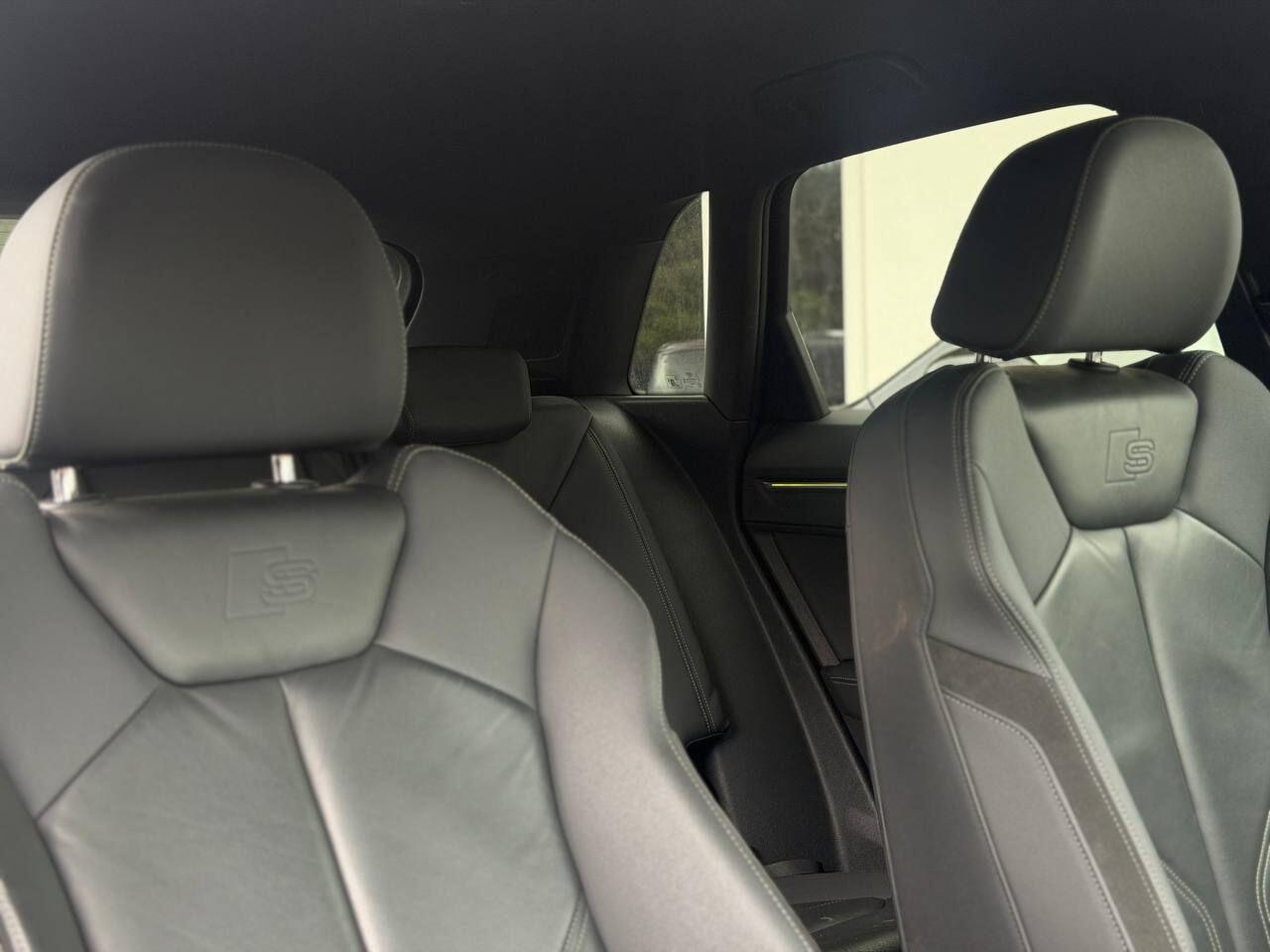 Audi Q3 view 14