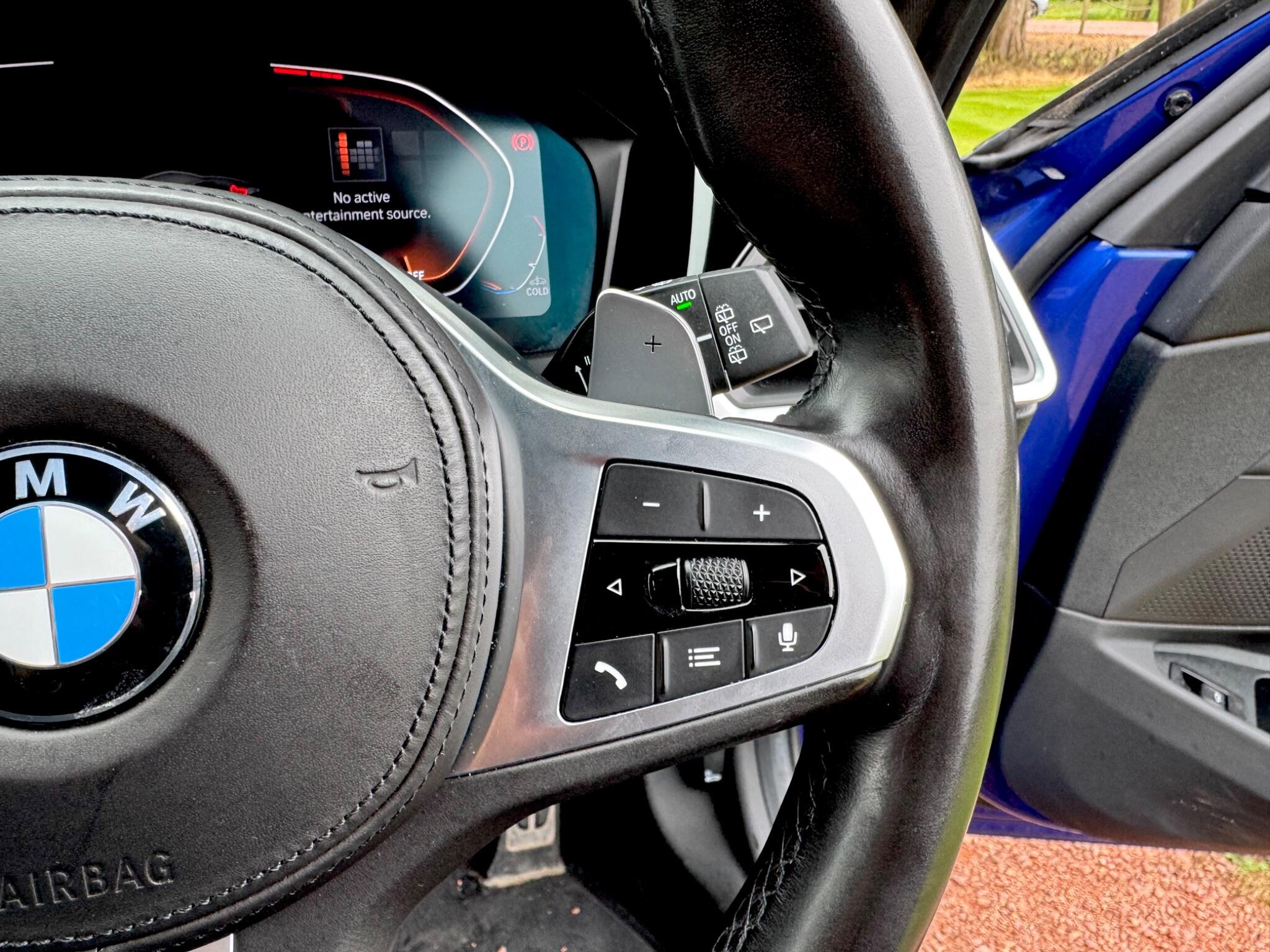 BMW 3 Series view 24