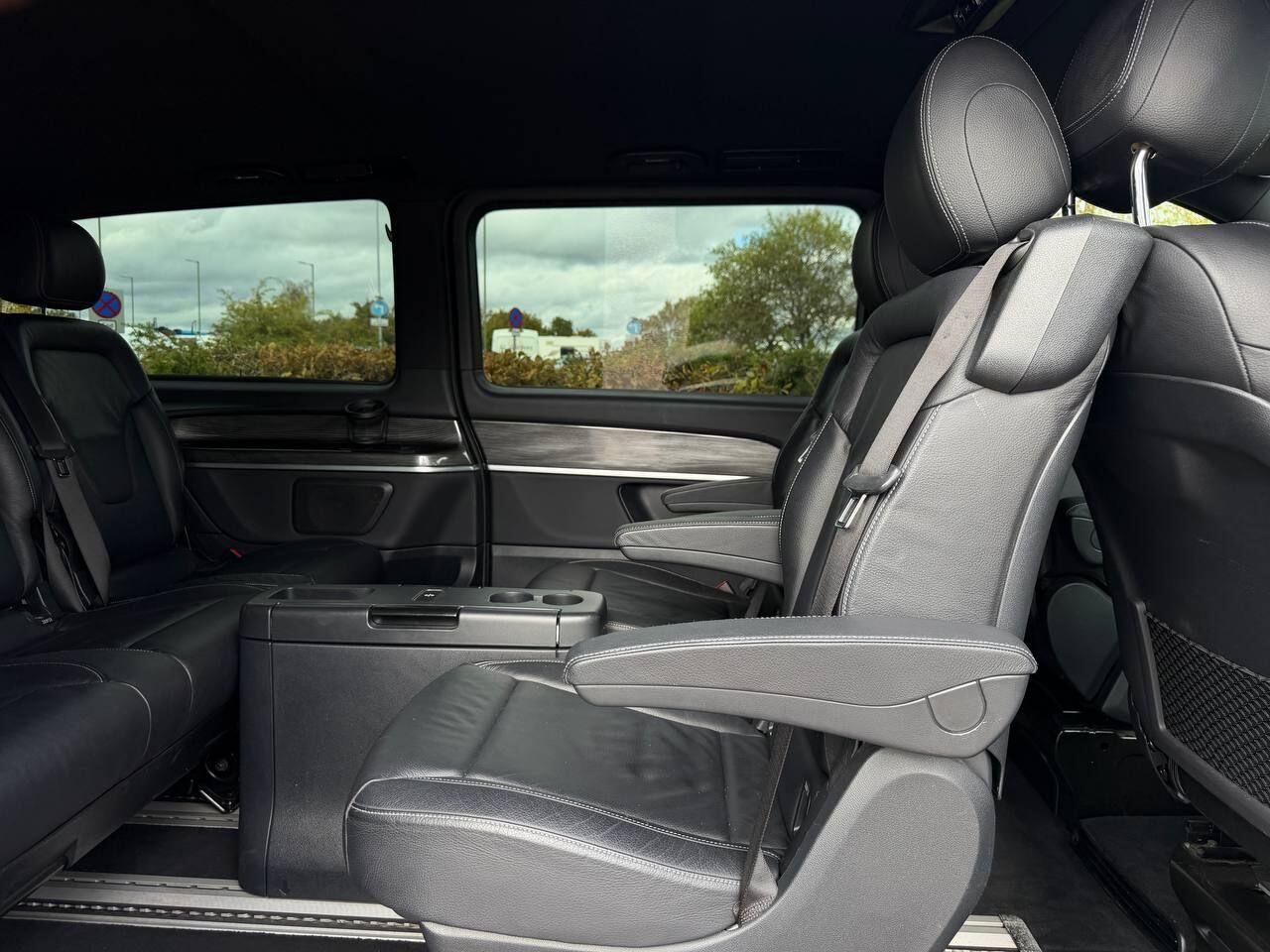 Mercedes-Benz Eqv view 18