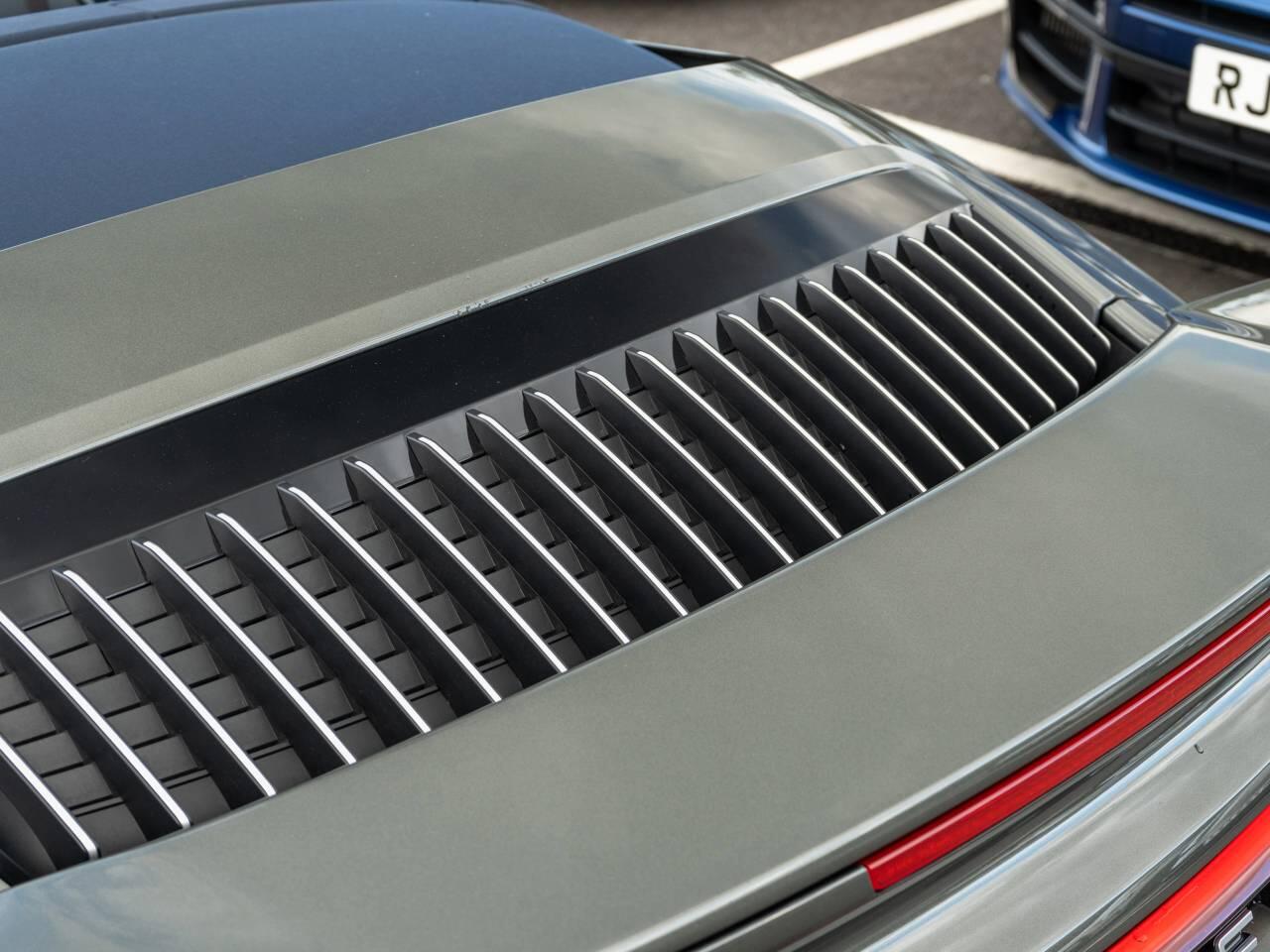 Porsche 911 view 10