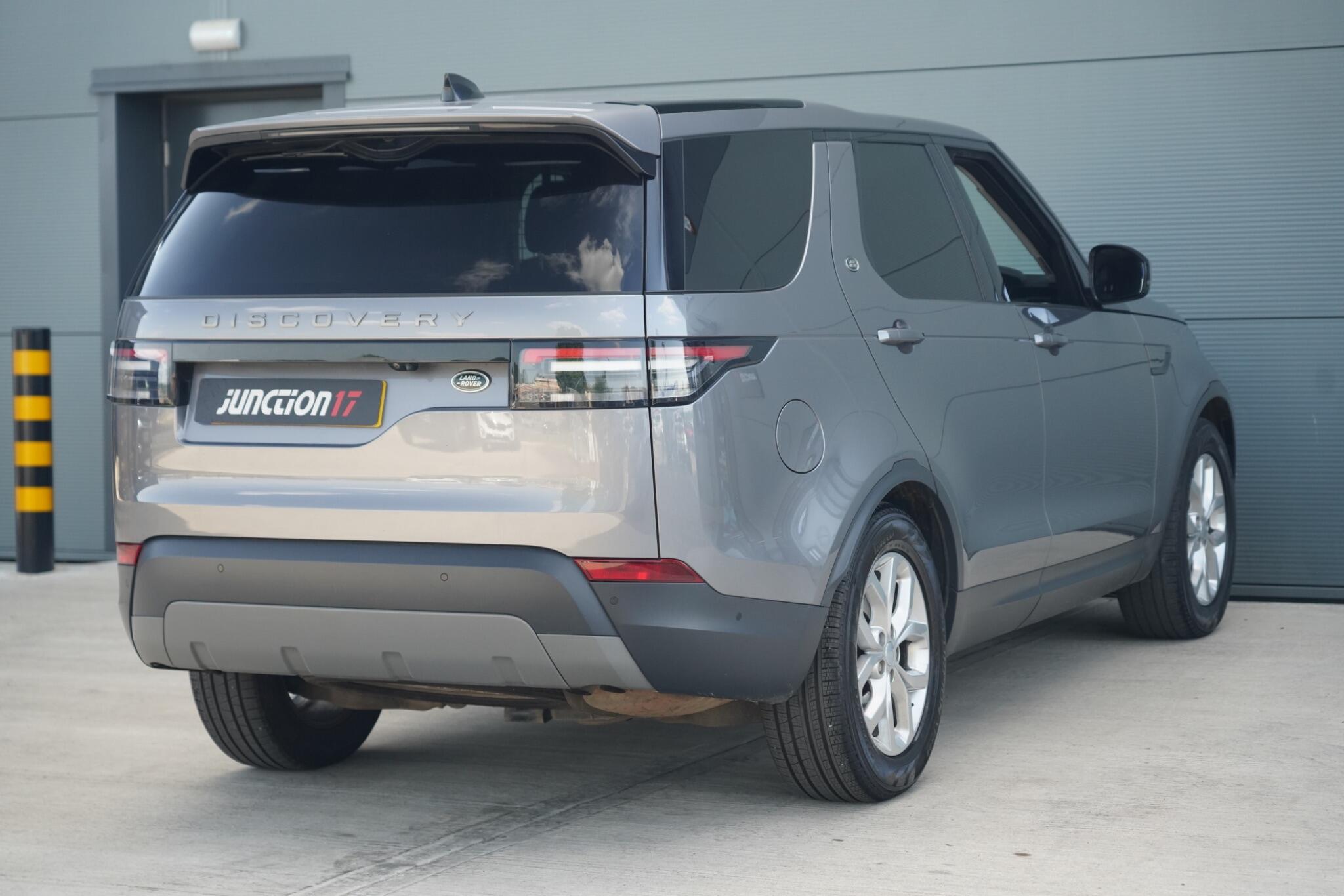 Land Rover Discovery view 9