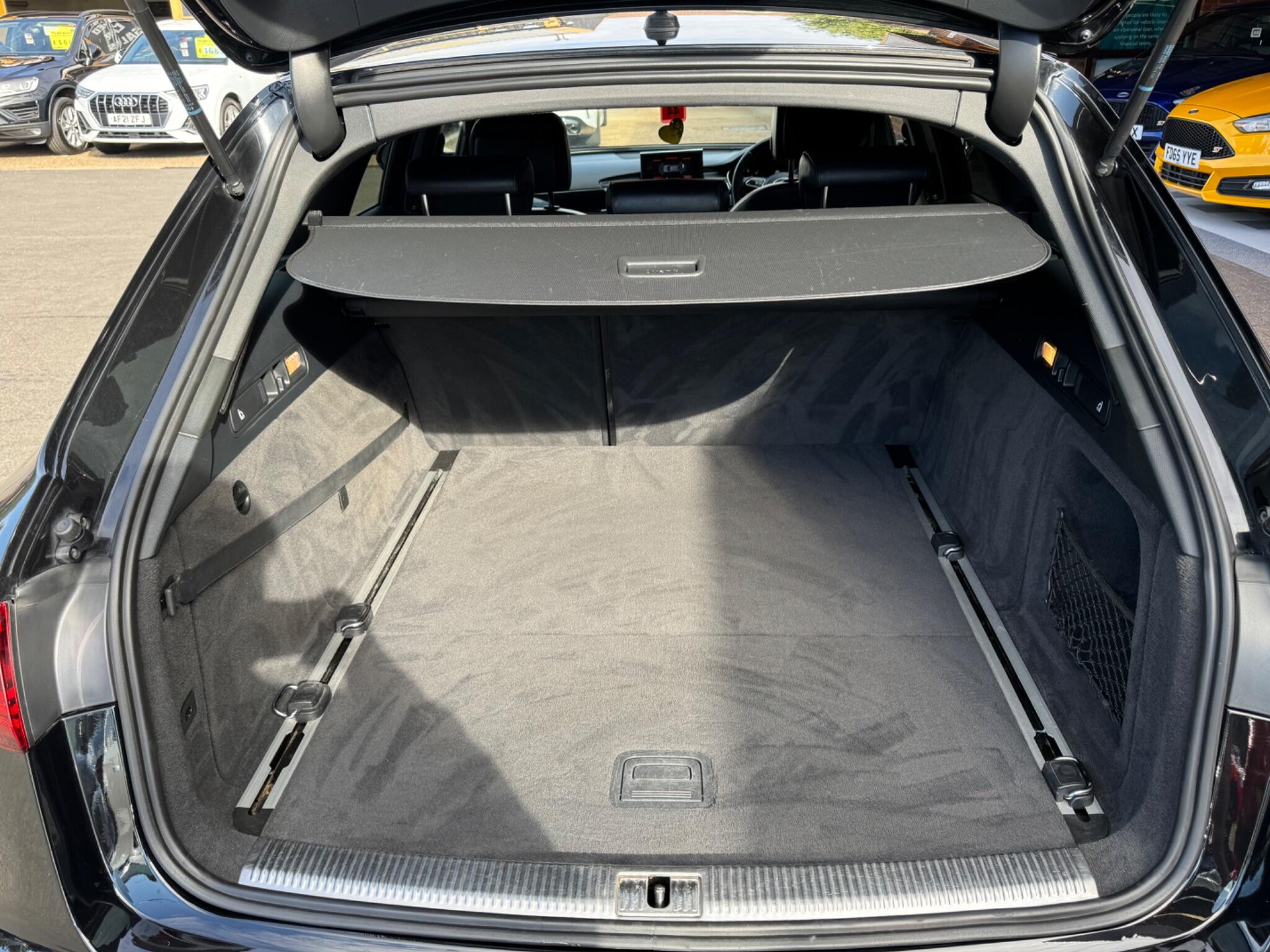 Audi A6 Avant view 10