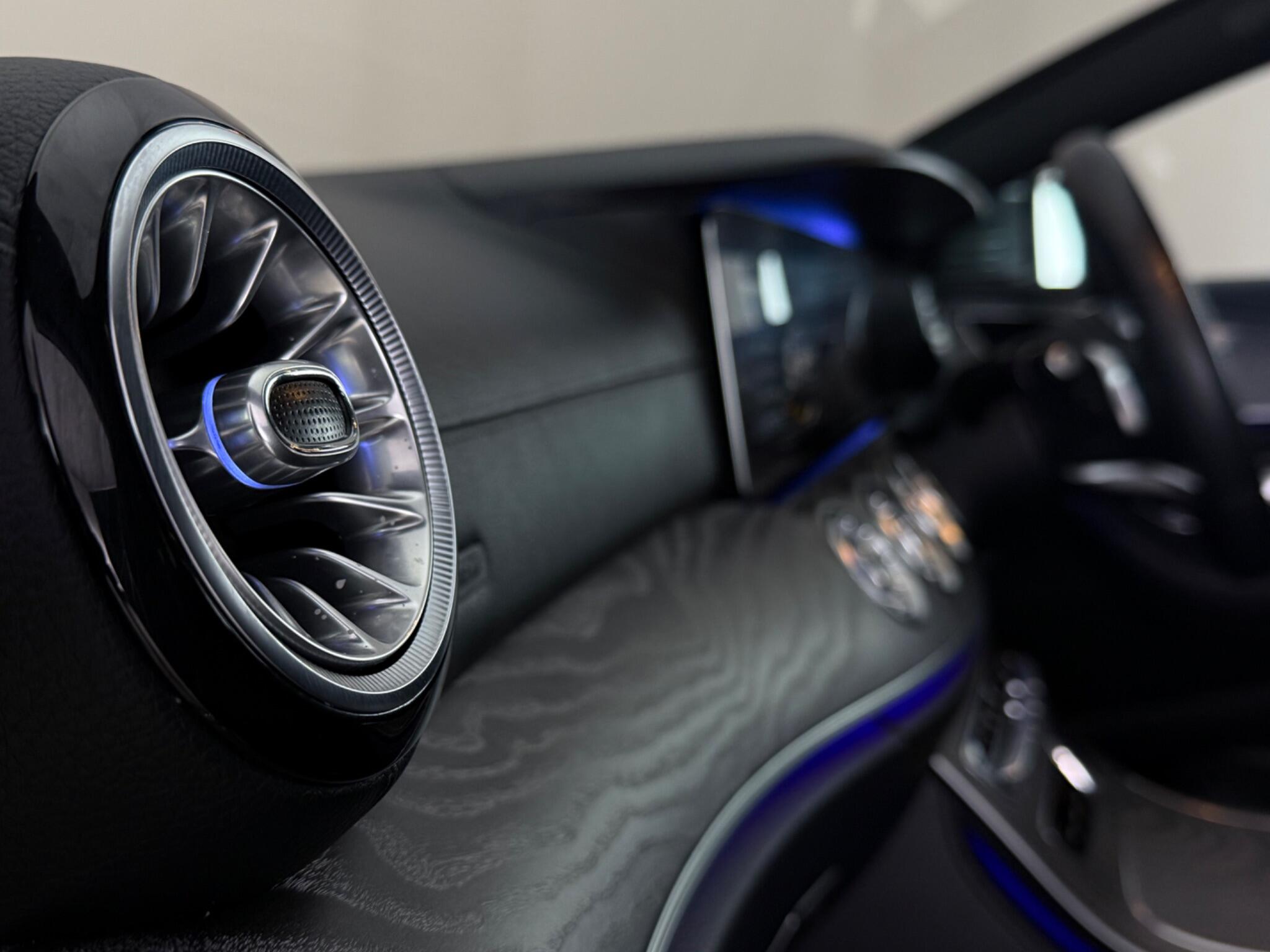 Mercedes-Benz CLS view 32