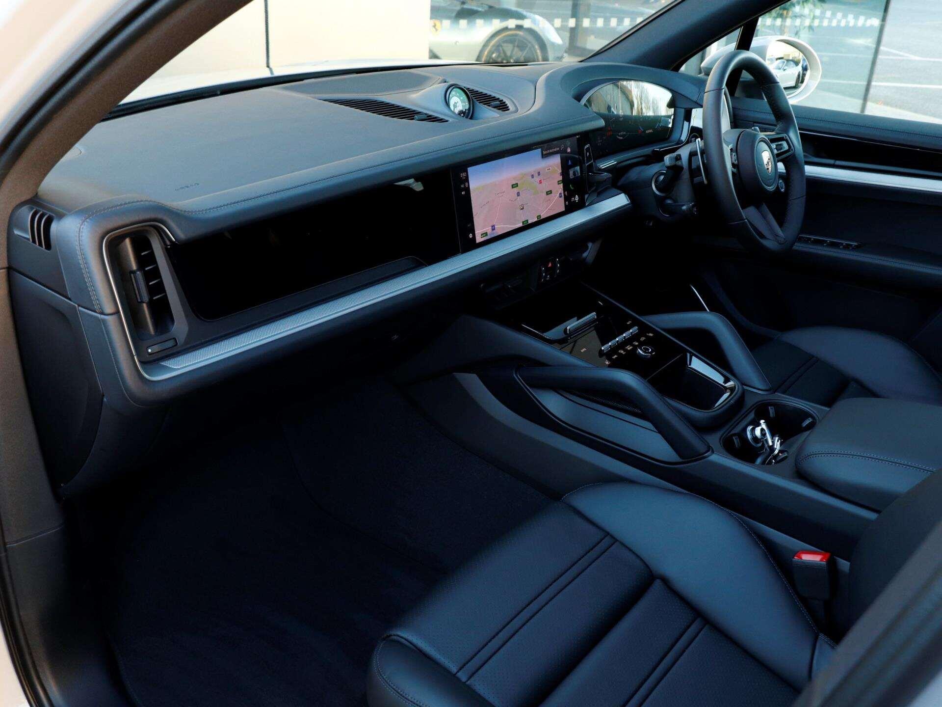 Porsche Cayenne view 9