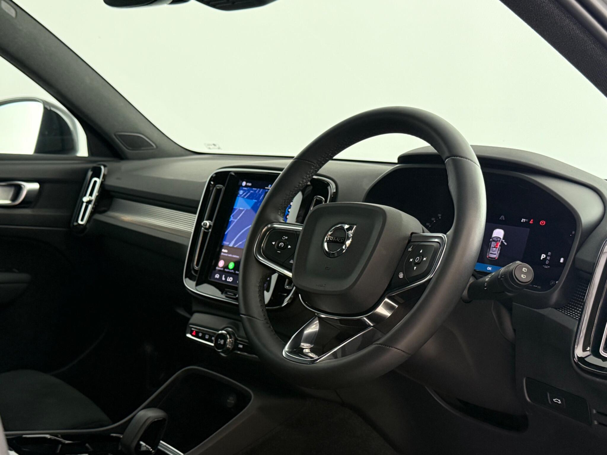 Volvo XC40 view 3