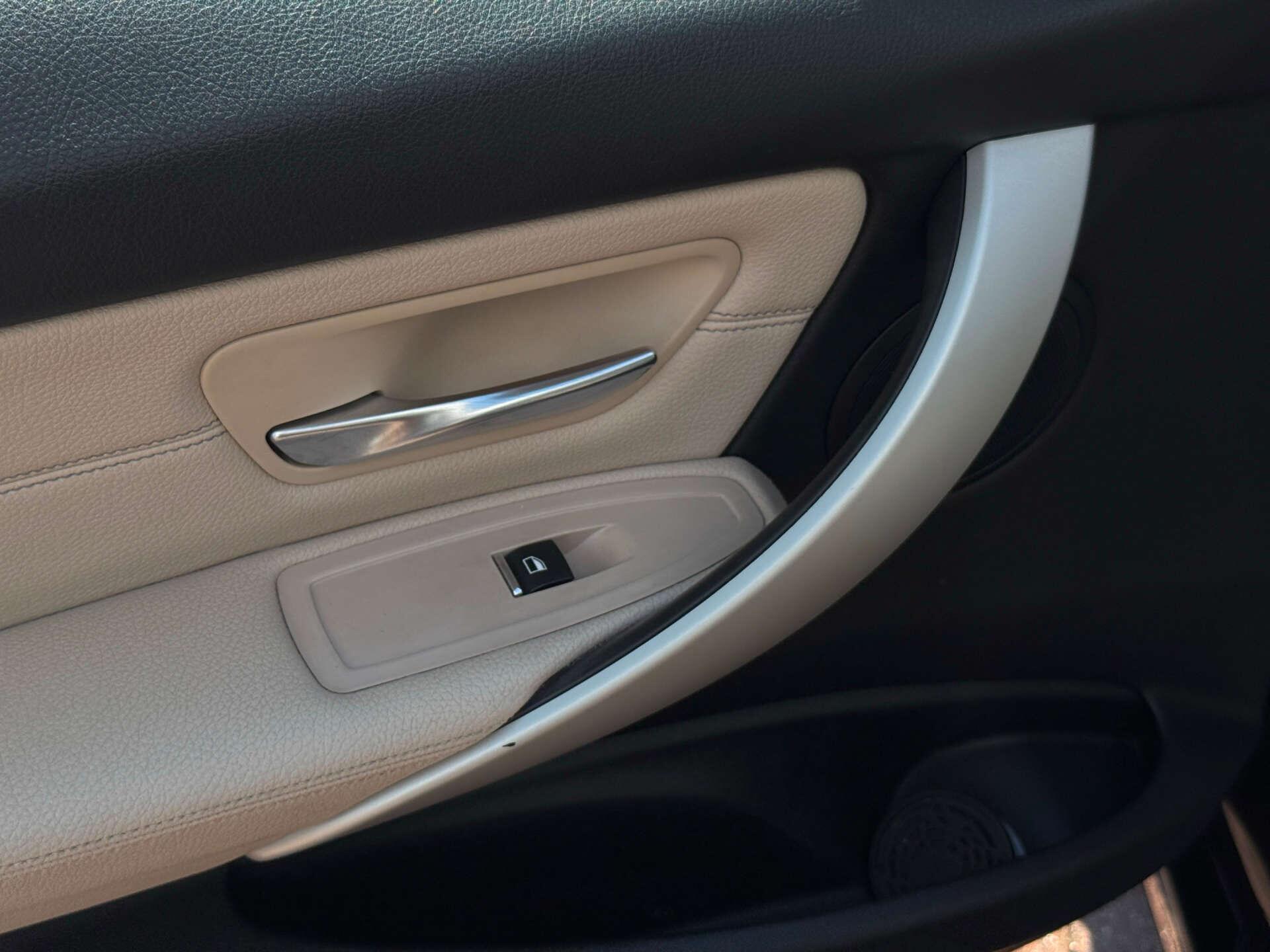 BMW 3 Series view 40