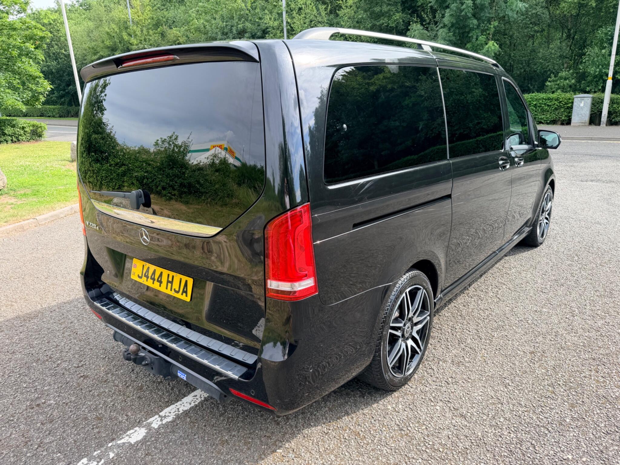 Mercedes-Benz V-Class view 9