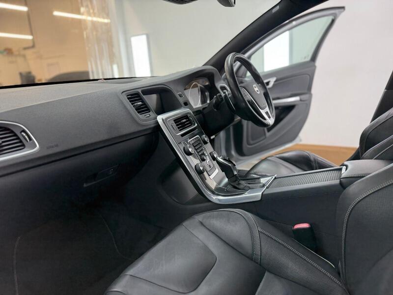 2014 Volvo V60 3.0 T6 R-Design Lux Nav Estate 5dr Petrol Geartronic AWD Euro 5 (304 ps) • 36,500 miles image 18