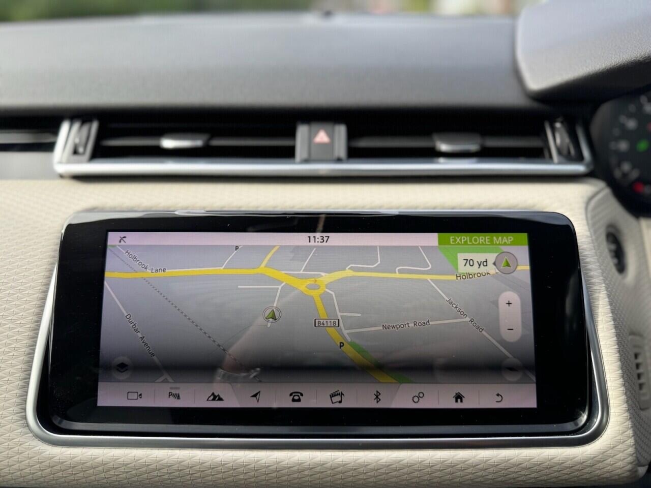 Land Rover Range Rover Velar view 13