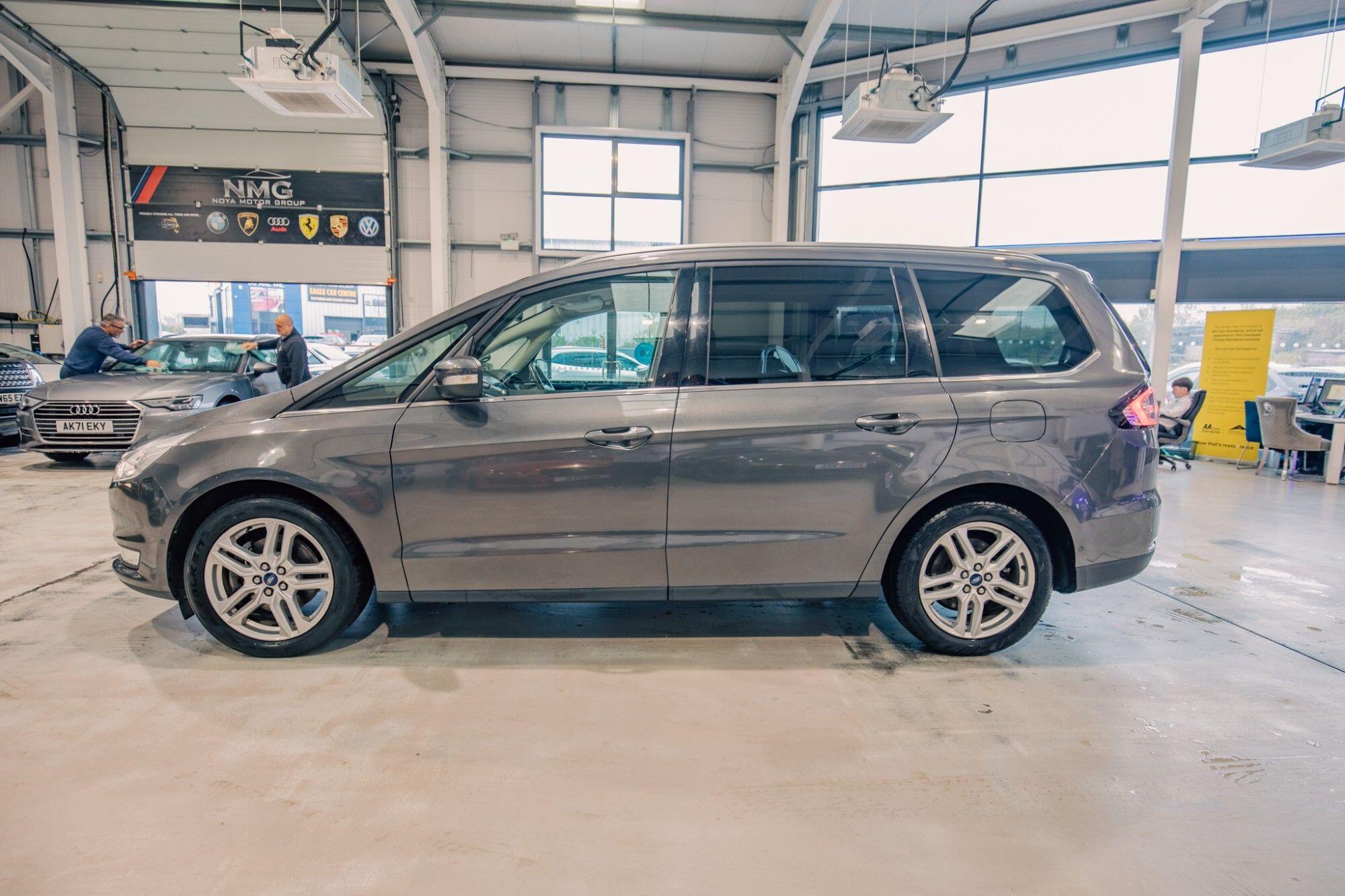 Ford Galaxy view 25