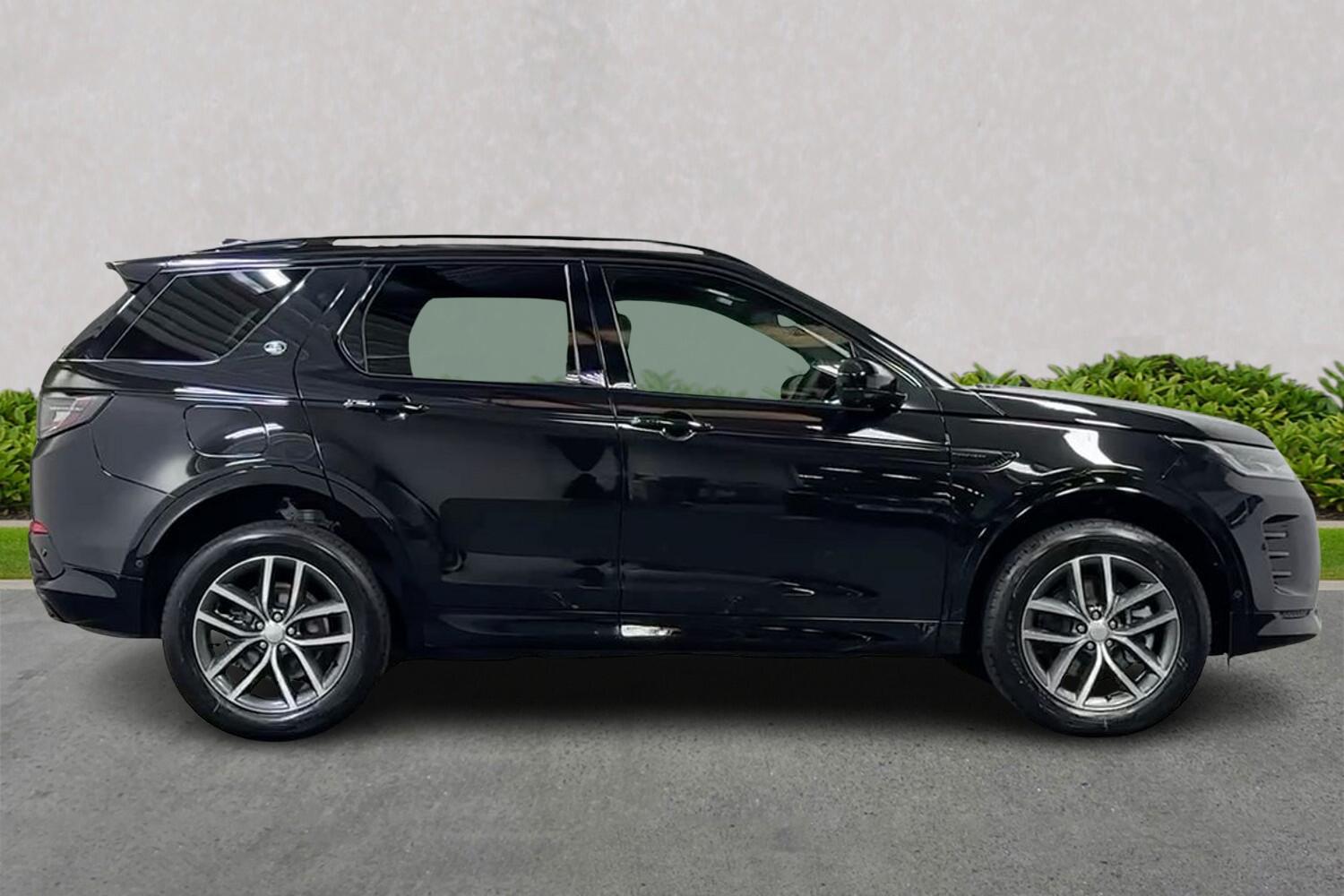 Land Rover Discovery Sport view 3