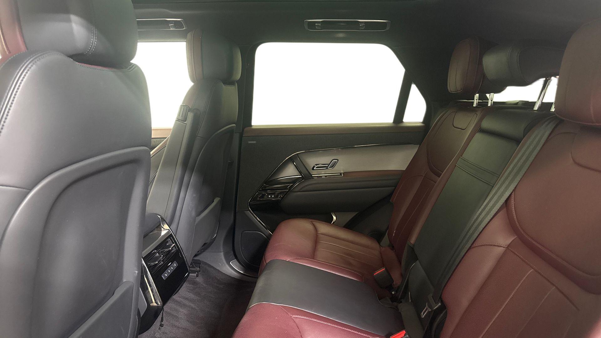 Land Rover Range Rover Sport view 4