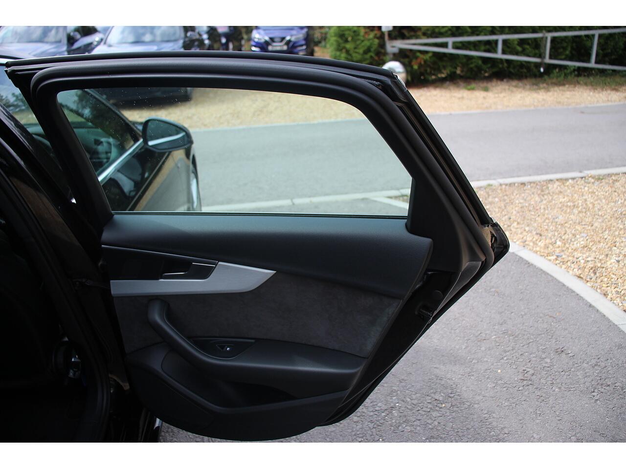Audi A4 view 43