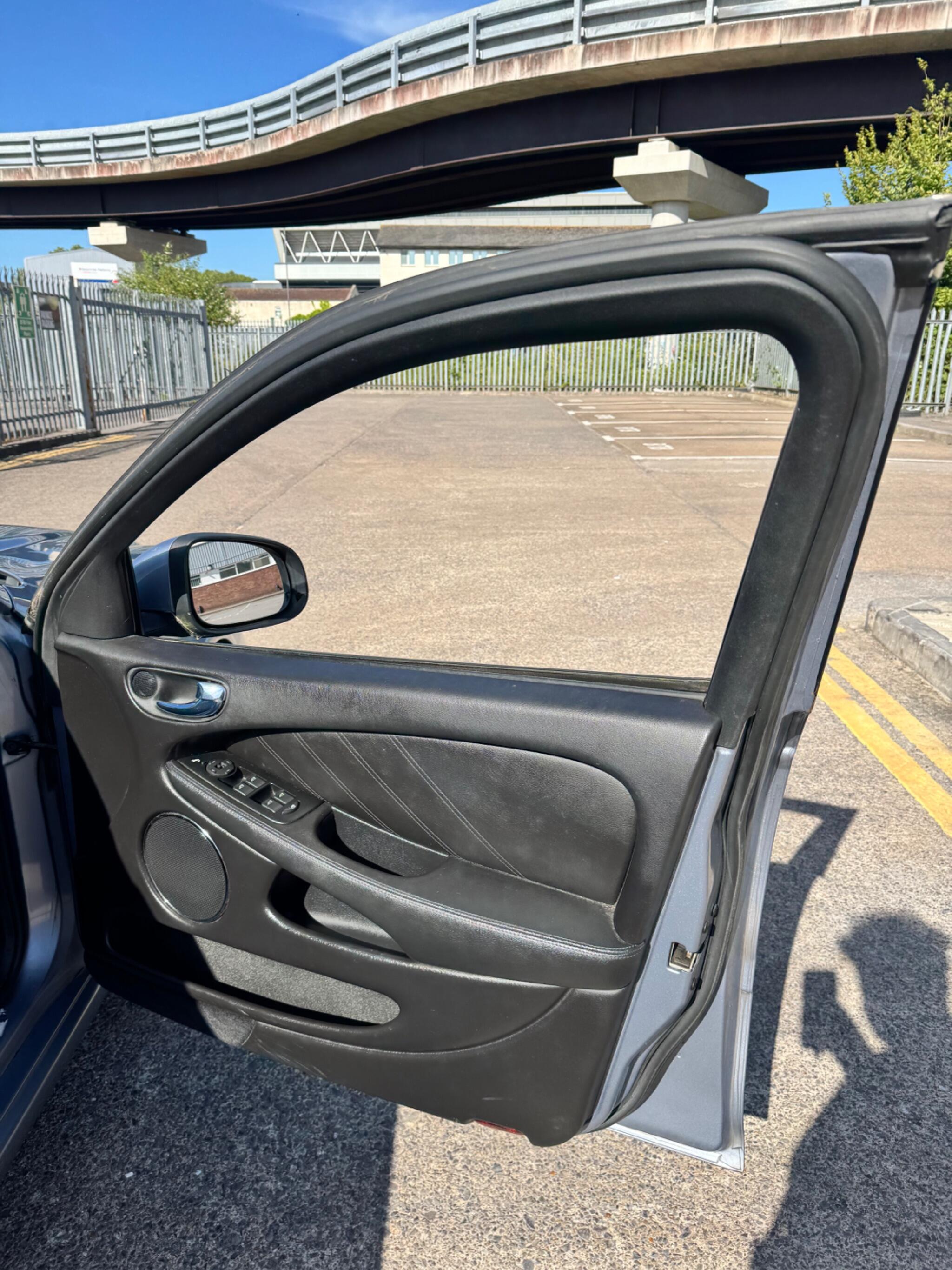 Jaguar X-Type view 35