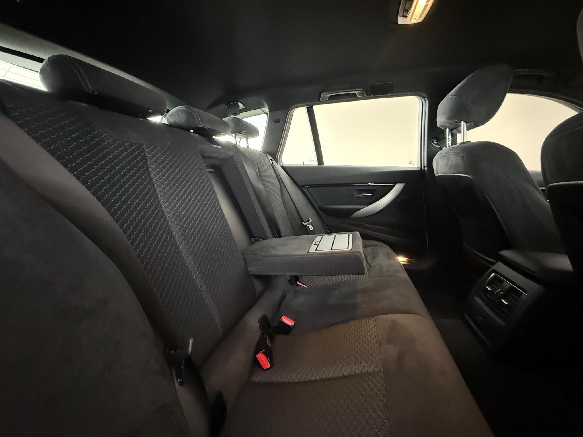 BMW 3 Series view 19