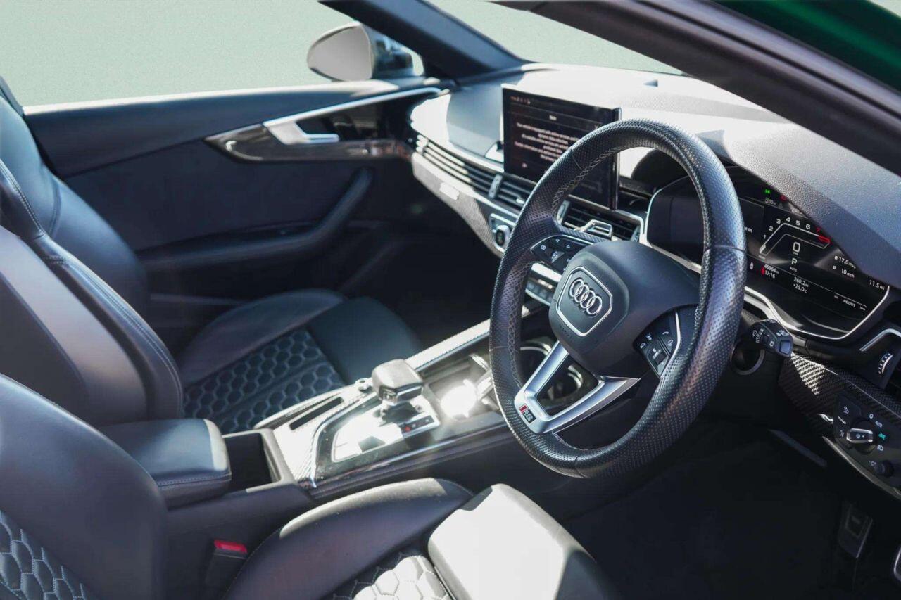 Audi RS4 Avant view 26