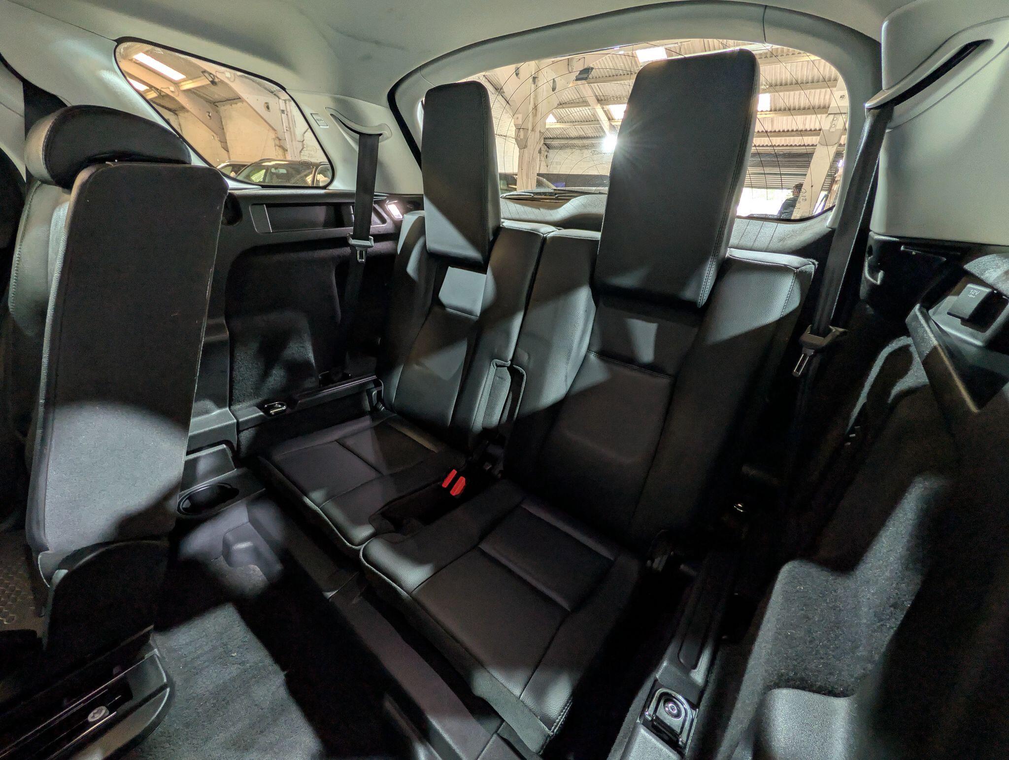 Land Rover Discovery Sport view 8