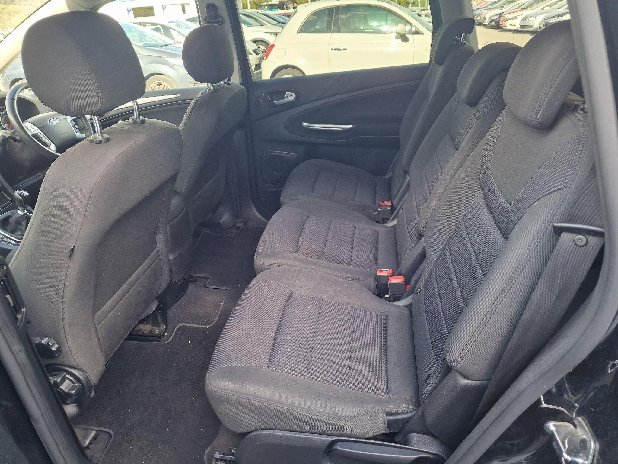 Ford S-Max view 30