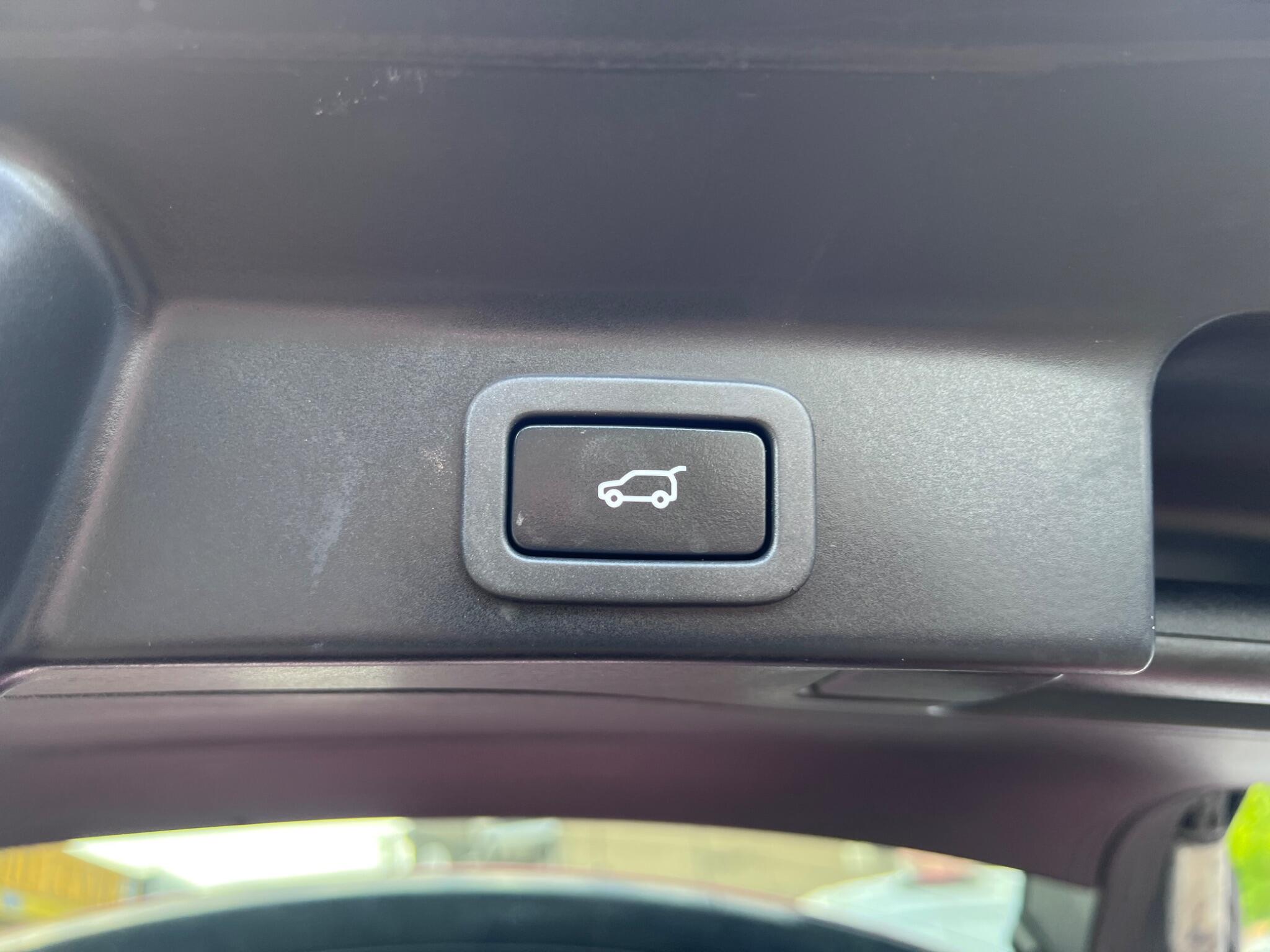 Jaguar F-Pace view 44