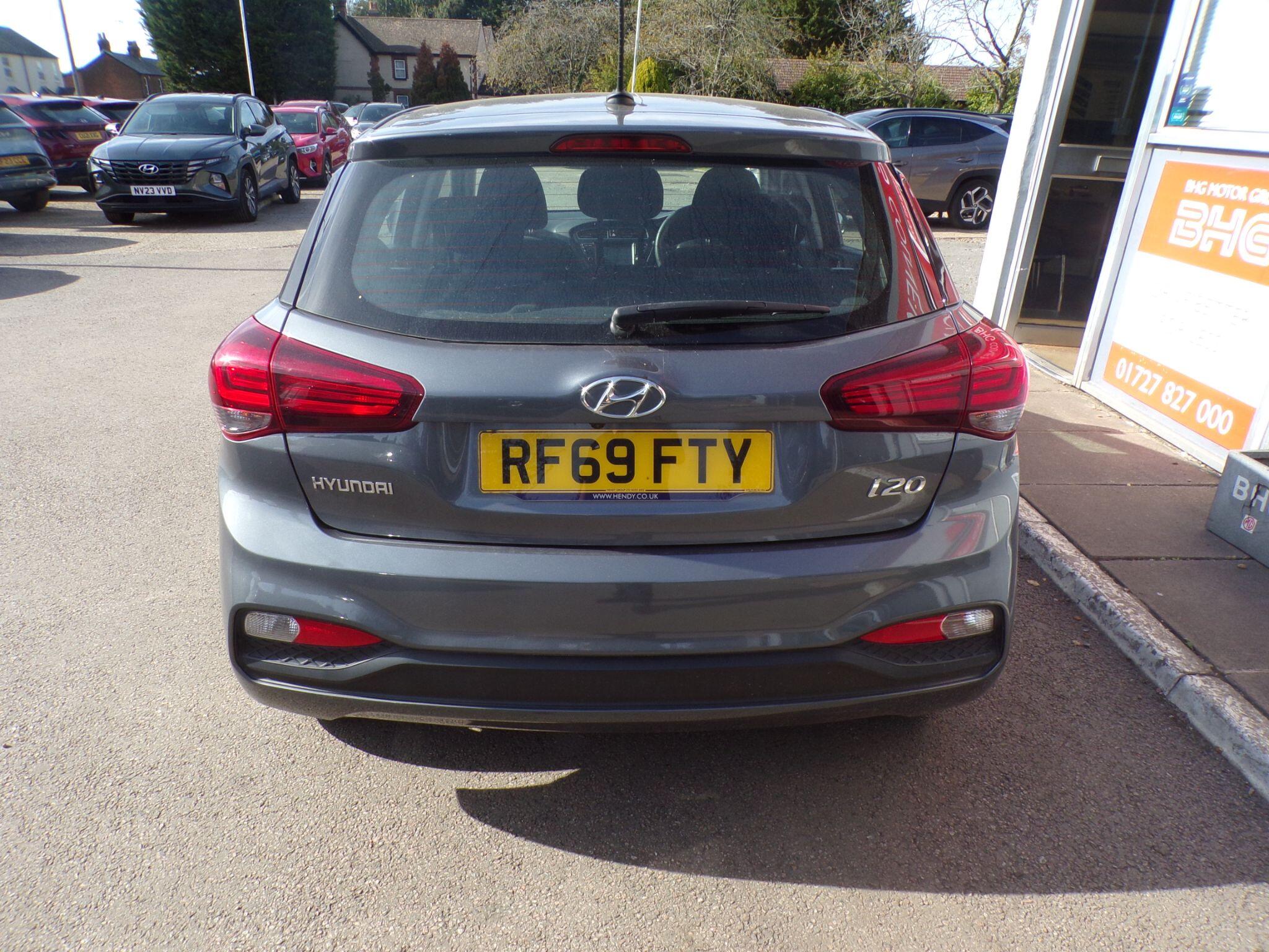 Hyundai i20 view 5