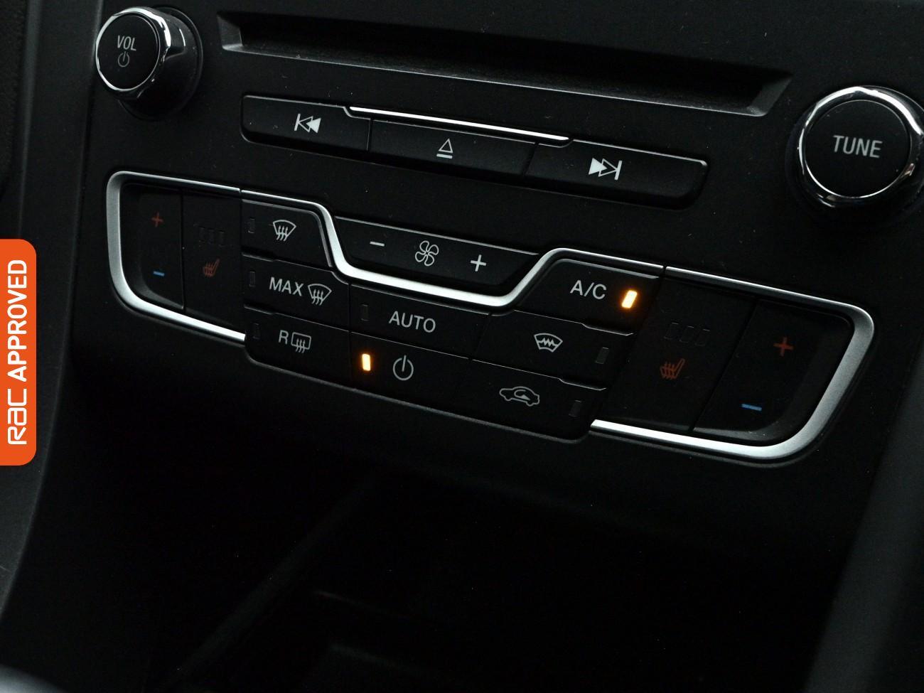 Ford Mondeo view 18