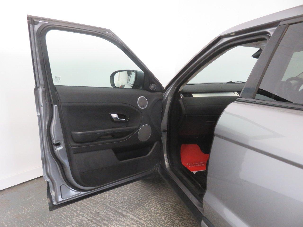 Land Rover Range Rover Evoque view 28