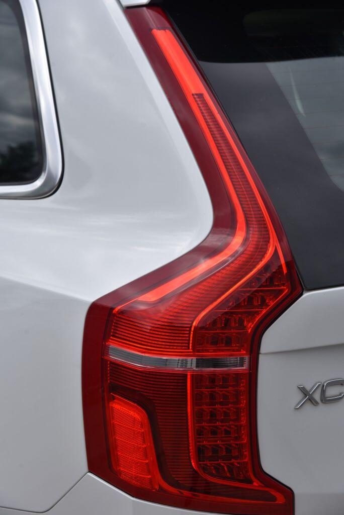 Volvo XC90 view 18