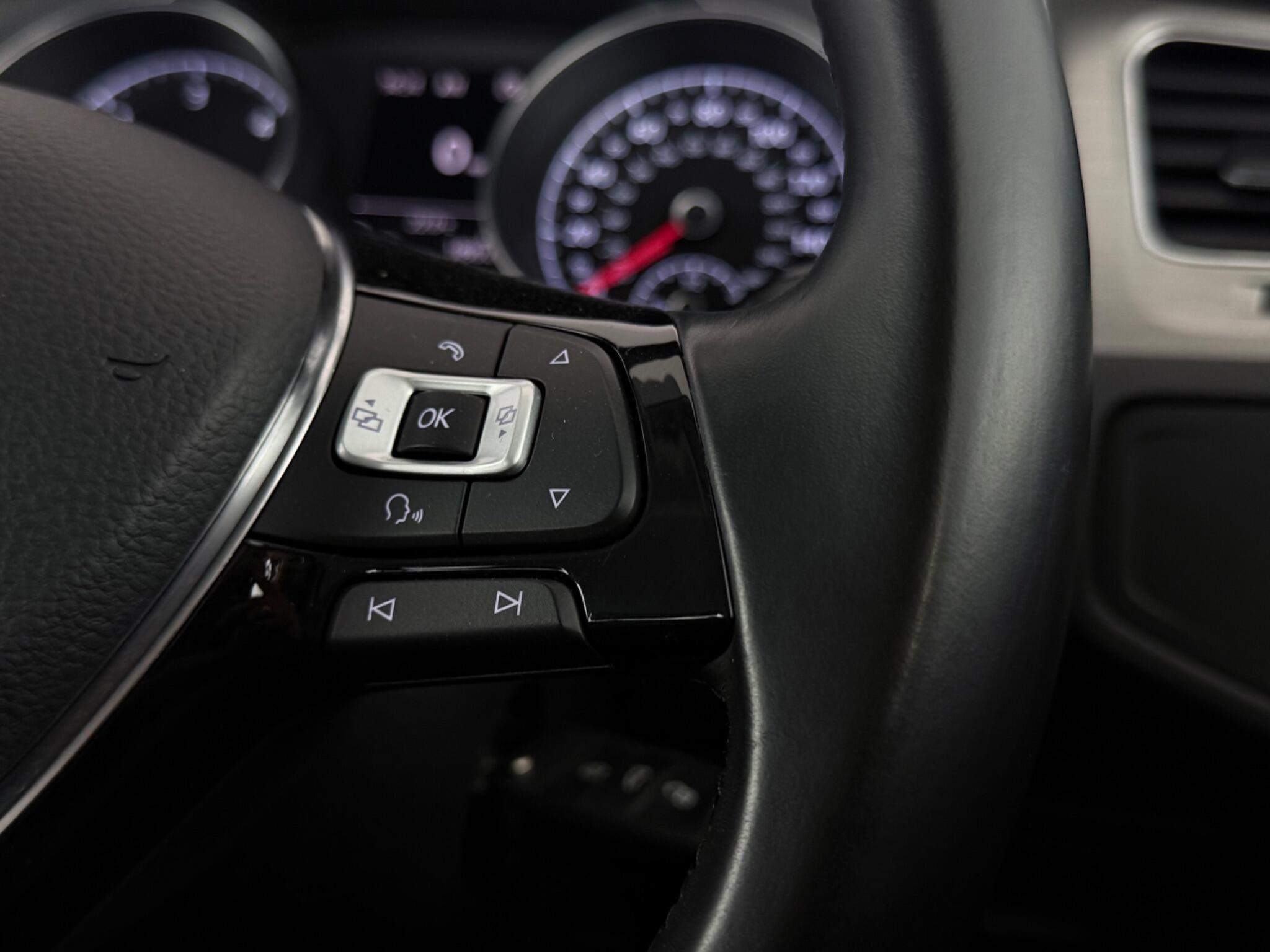 Volkswagen Golf view 12