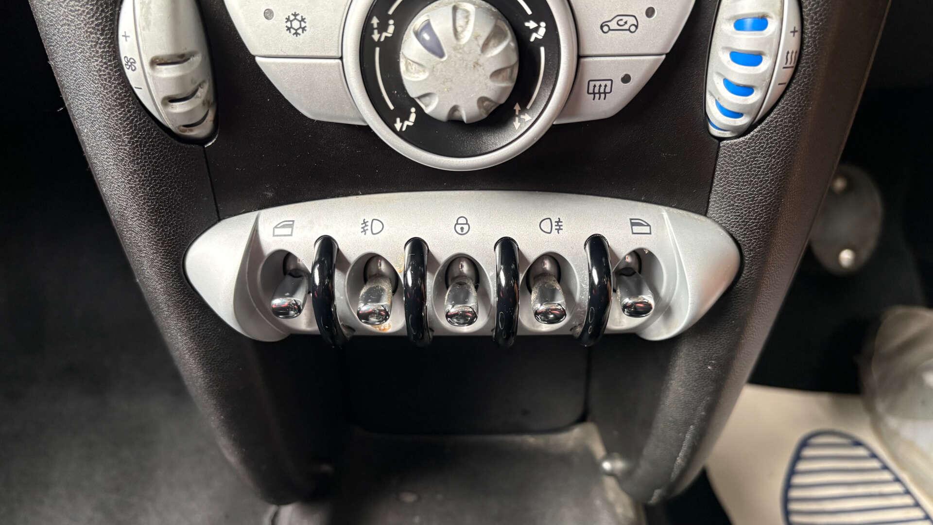 Mini Hatch view 23
