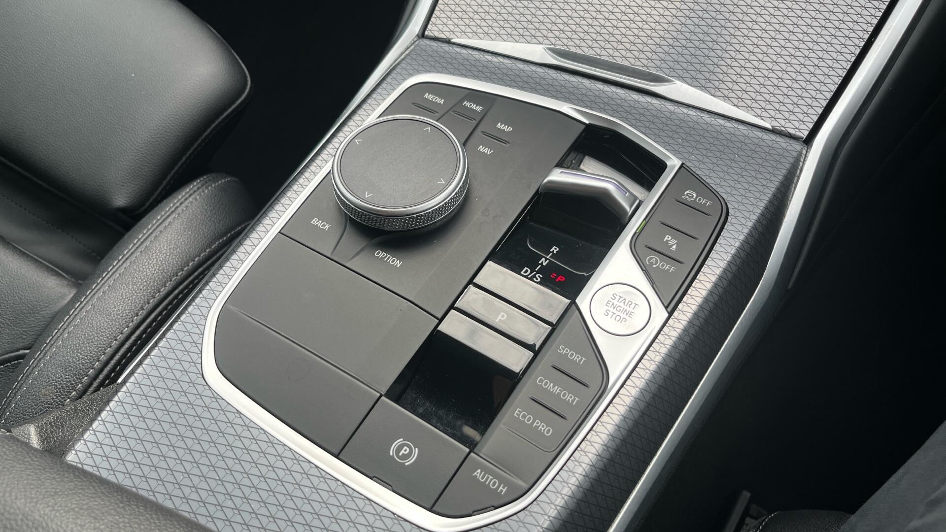BMW 3 Series view 19
