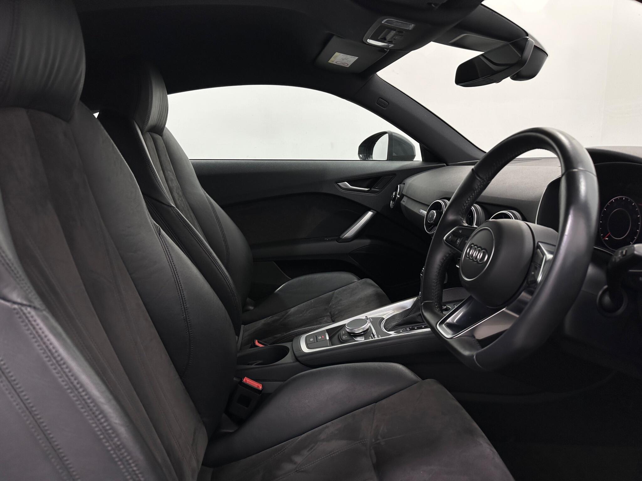 Audi TT view 31