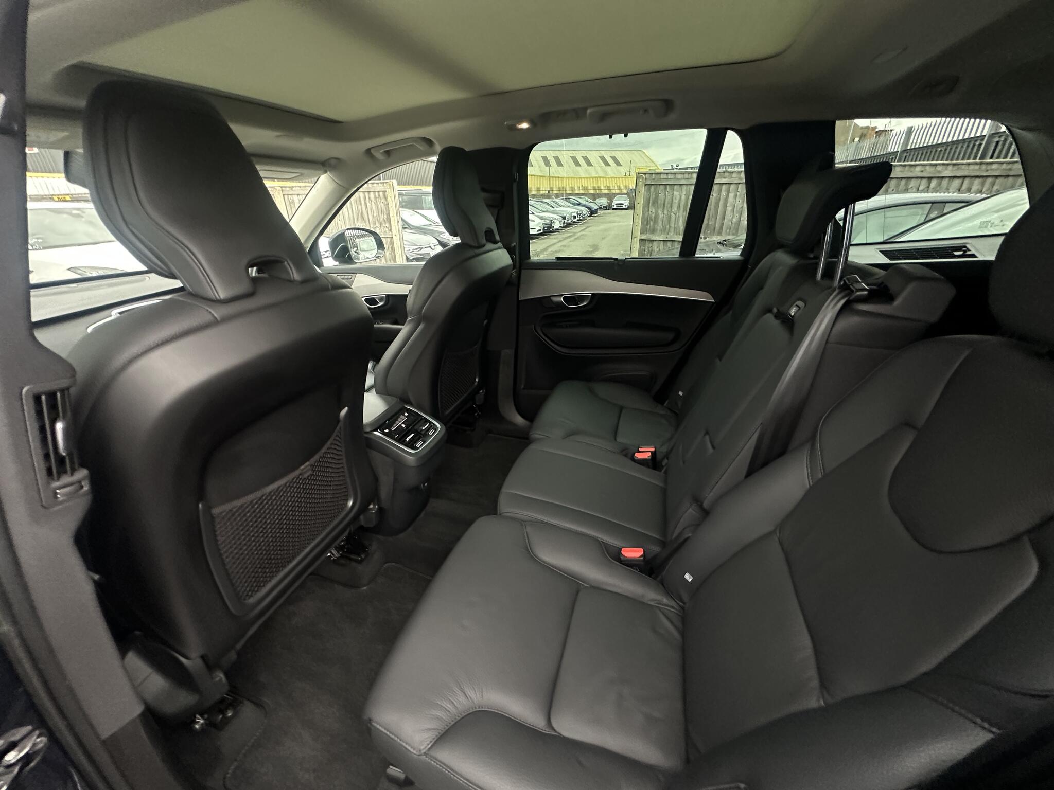 Volvo XC90 view 20