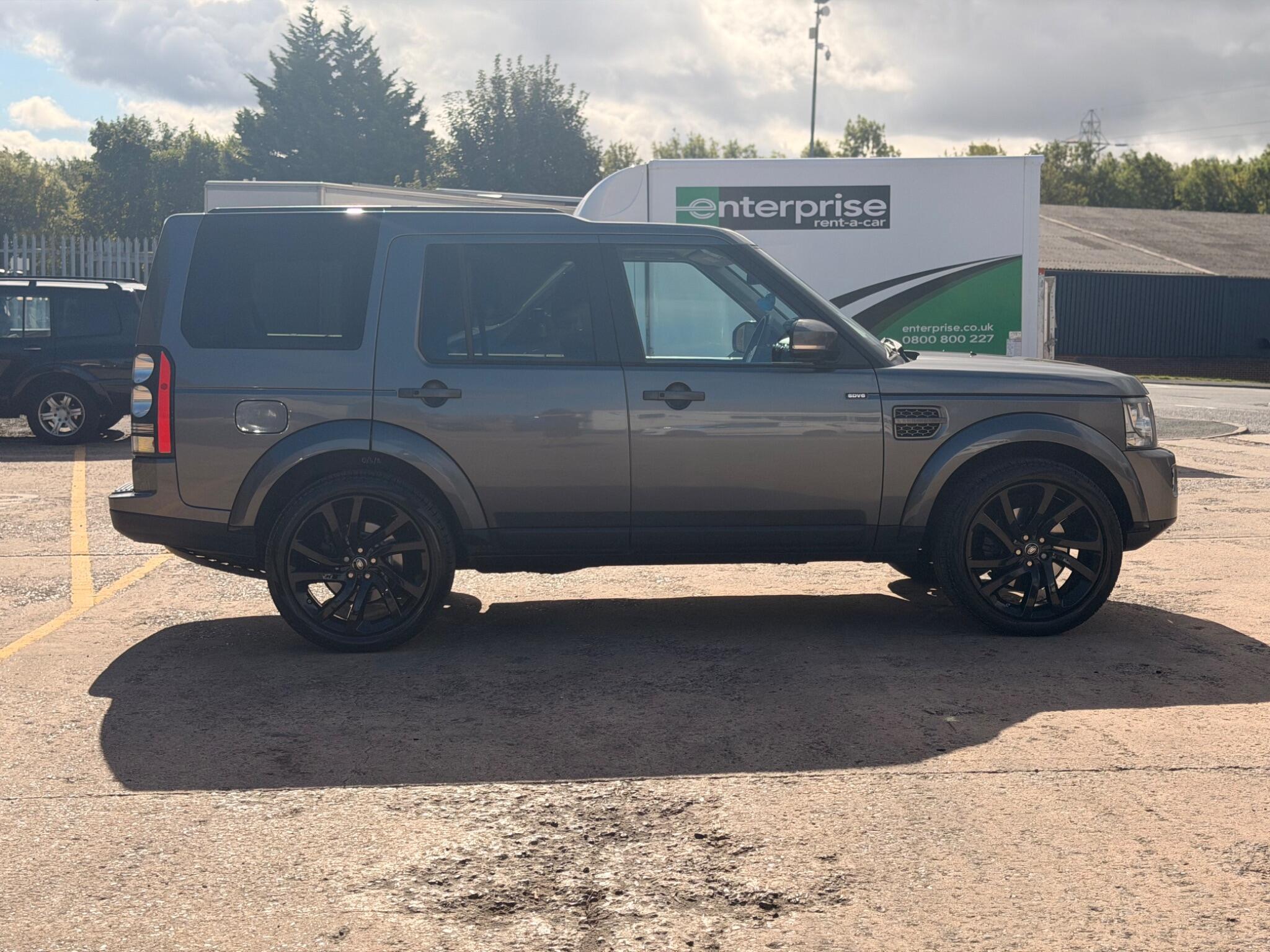 Land Rover Discovery view 18